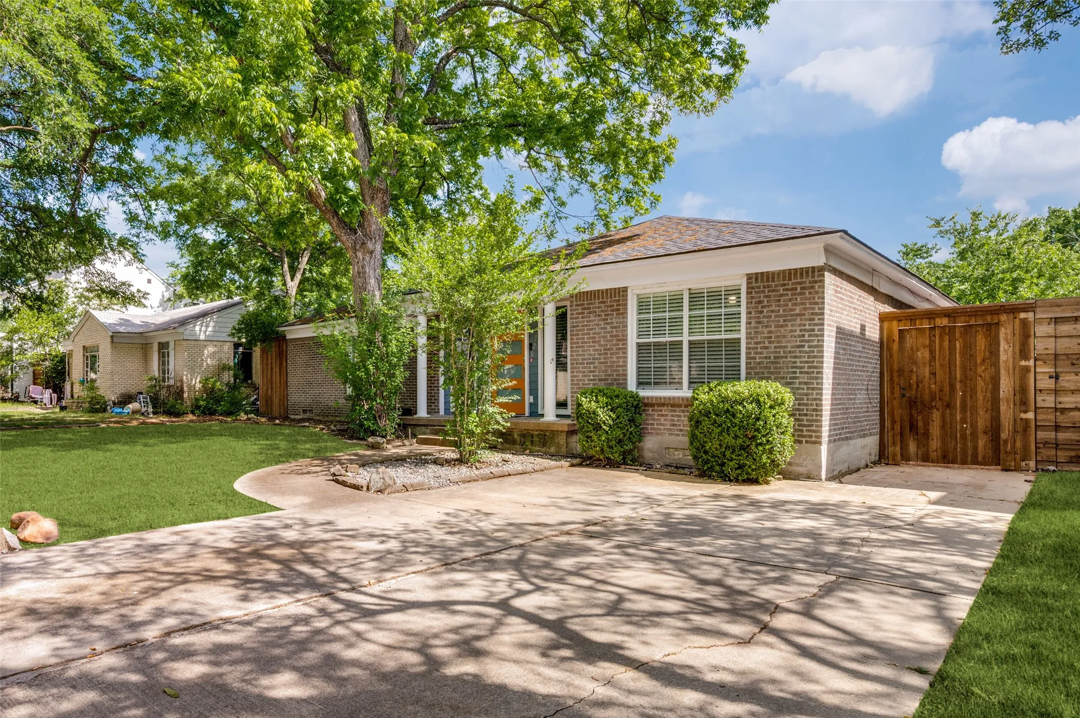 Single Family Residence For Rent in Dallas County , 3728 Park Lane, Dallas, Texas 75220, 3 Bedroom, 3 Bathroom, 2 Garage spaces, 1,689 Sqft, built in 1950, mls#21251729, Real Estate Agent in Dallas, Homes For Rent in Dallas county, Homes For Rent in Dallas, Realtor in Dallas Texas, Real Estate Brokerage Independent Realty Texas, Luminita Cordes Realtor