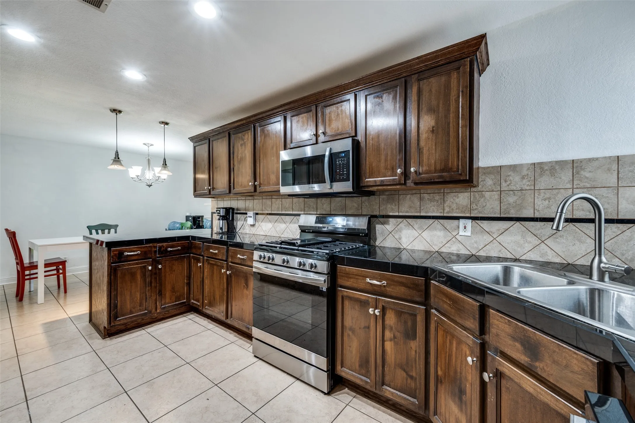 Single Family Residence For Rent in Dallas County , 3728 Park Lane, Dallas, Texas 75220, 3 Bedroom, 3 Bathroom, 2 Garage spaces, 1,689 Sqft, built in 1950, mls#21251729, Real Estate Agent in Dallas, Homes For Rent in Dallas county, Homes For Rent in Dallas, Realtor in Dallas Texas, Real Estate Brokerage Independent Realty Texas, Luminita Cordes Realtor