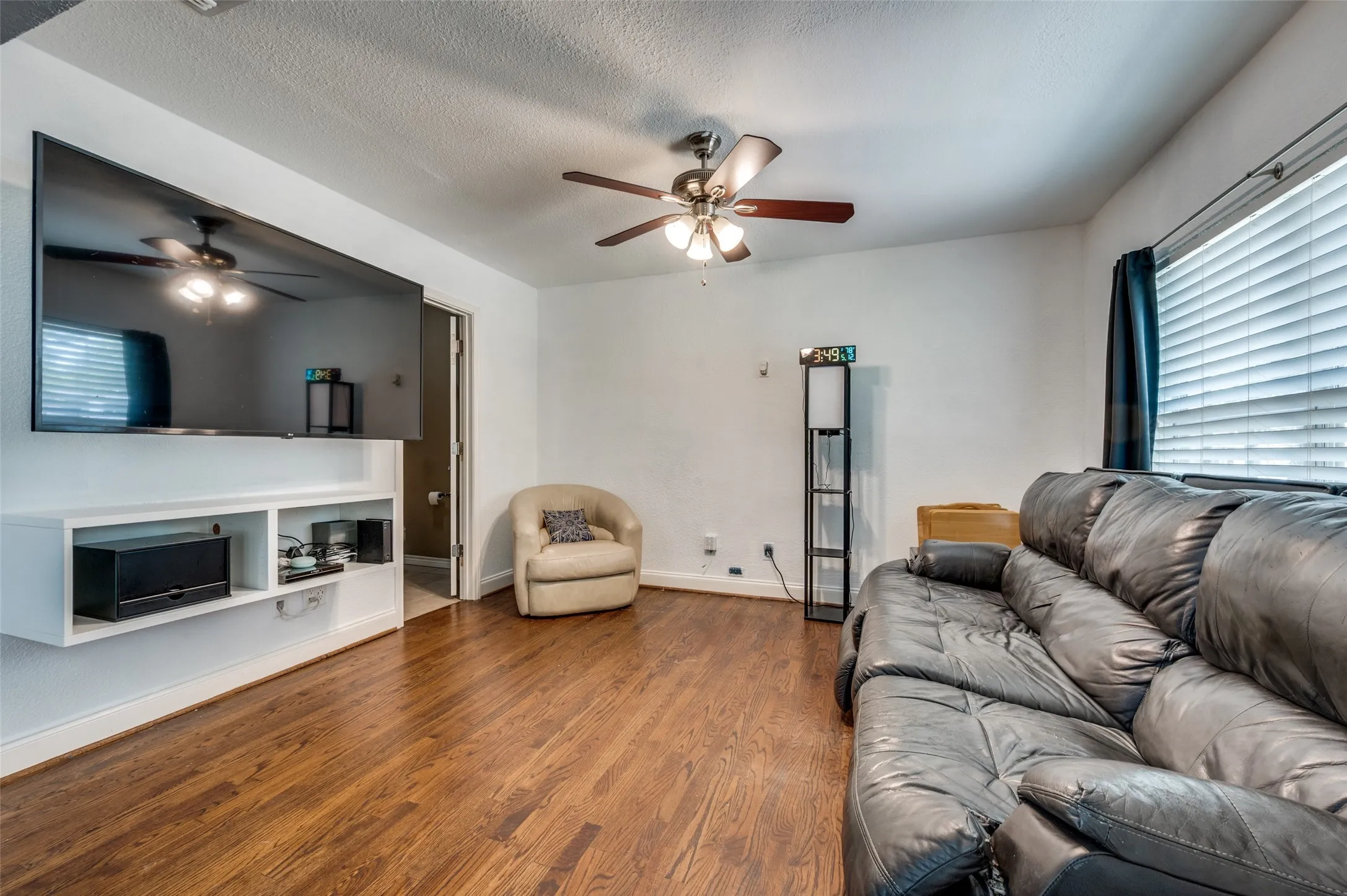 Single Family Residence For Rent in Dallas County , 3728 Park Lane, Dallas, Texas 75220, 3 Bedroom, 3 Bathroom, 2 Garage spaces, 1,689 Sqft, built in 1950, mls#21251729, Real Estate Agent in Dallas, Homes For Rent in Dallas county, Homes For Rent in Dallas, Realtor in Dallas Texas, Real Estate Brokerage Independent Realty Texas, Luminita Cordes Realtor