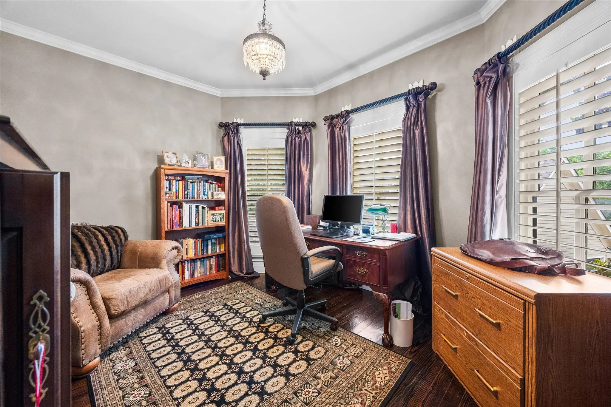 Single Family Residence For Sale in Ellis County , 1025 W Main Street, Waxahachie, Texas 75165, 7 Bedroom, 7 Bathroom, 4 Garage spaces, 5,010 Sqft, built in 1902, mls#21260498, Real Estate Agent in Waxahachie, Homes For Sale in Ellis county, Homes For Sale in Waxahachie, Realtor in Waxahachie Texas, Real Estate Brokerage Independent Realty Texas, Luminita Cordes Realtor