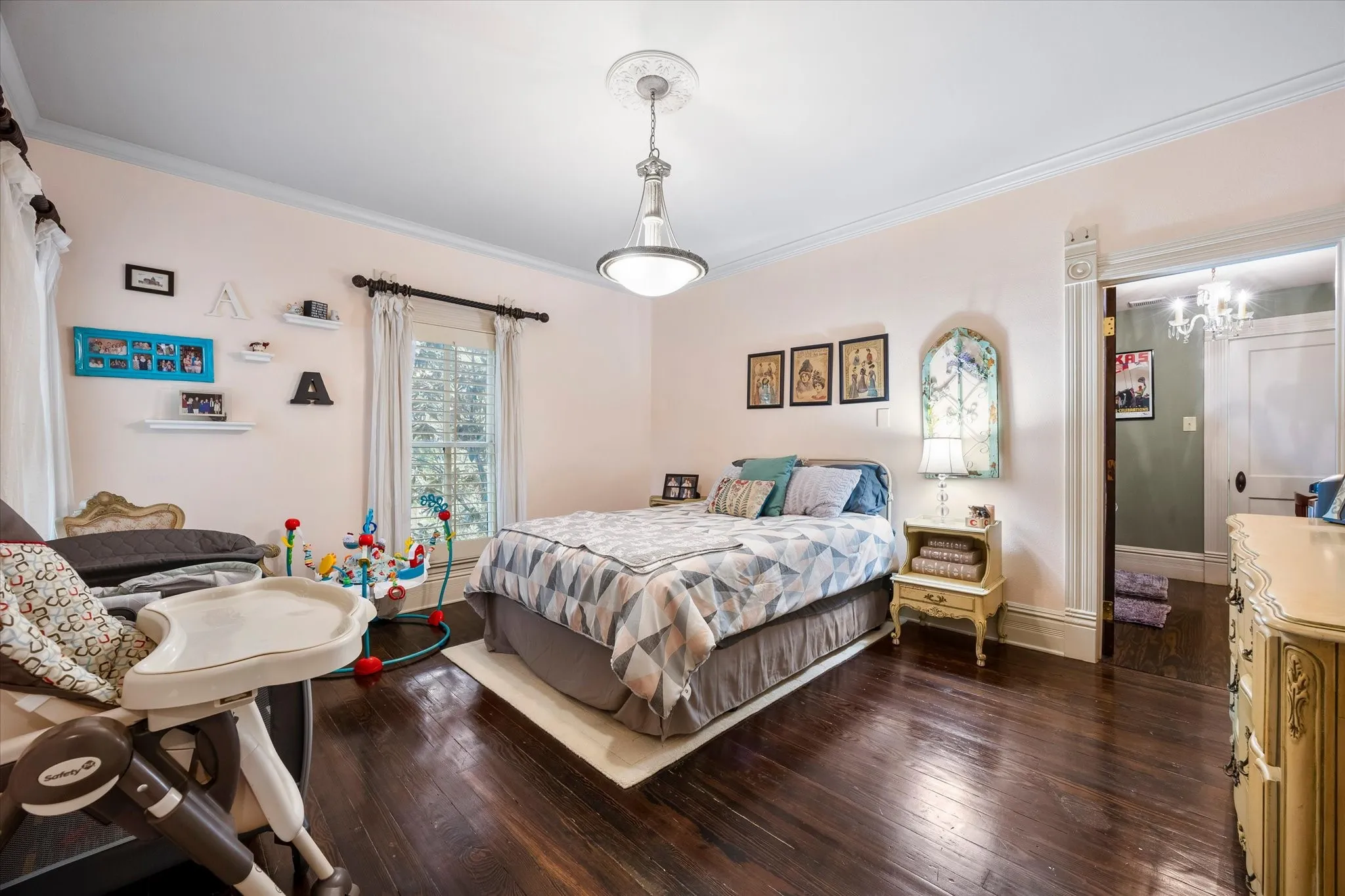 Single Family Residence For Sale in Ellis County , 1025 W Main Street, Waxahachie, Texas 75165, 7 Bedroom, 7 Bathroom, 4 Garage spaces, 5,010 Sqft, built in 1902, mls#21260498, Real Estate Agent in Waxahachie, Homes For Sale in Ellis county, Homes For Sale in Waxahachie, Realtor in Waxahachie Texas, Real Estate Brokerage Independent Realty Texas, Luminita Cordes Realtor
