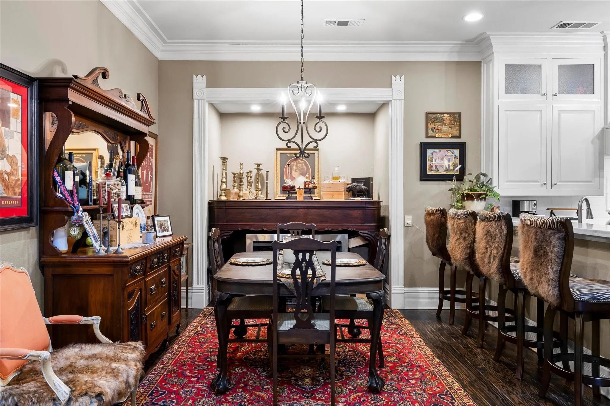 Single Family Residence For Sale in Ellis County , 1025 W Main Street, Waxahachie, Texas 75165, 7 Bedroom, 7 Bathroom, 4 Garage spaces, 5,010 Sqft, built in 1902, mls#21260498, Real Estate Agent in Waxahachie, Homes For Sale in Ellis county, Homes For Sale in Waxahachie, Realtor in Waxahachie Texas, Real Estate Brokerage Independent Realty Texas, Luminita Cordes Realtor