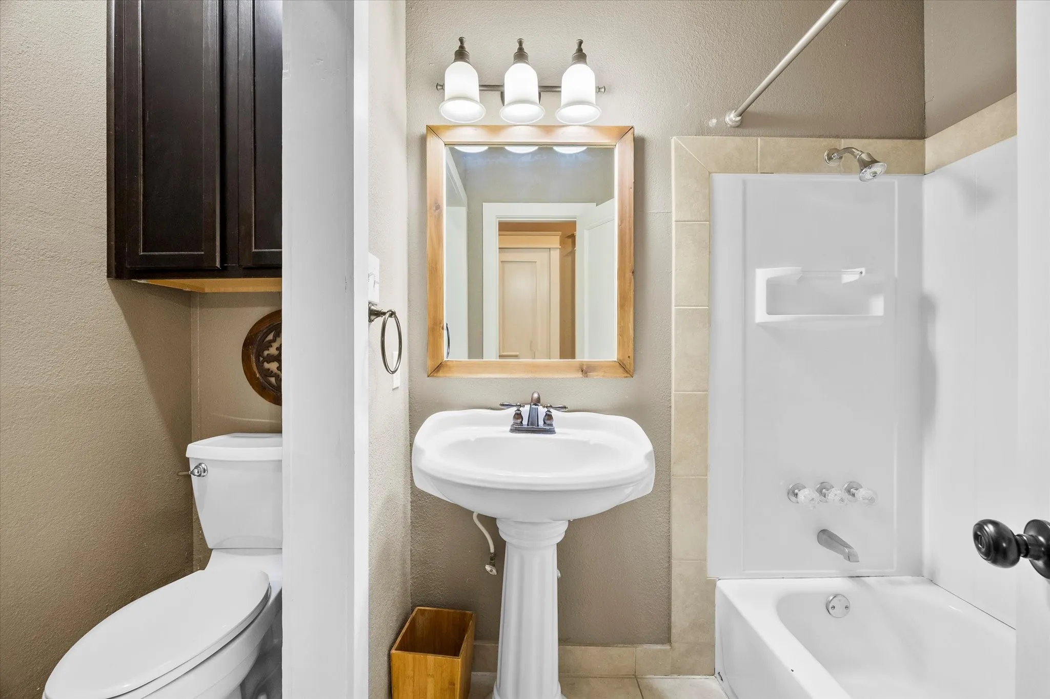 Single Family Residence For Sale in Ellis County , 1025 W Main Street, Waxahachie, Texas 75165, 7 Bedroom, 7 Bathroom, 4 Garage spaces, 5,010 Sqft, built in 1902, mls#21260498, Real Estate Agent in Waxahachie, Homes For Sale in Ellis county, Homes For Sale in Waxahachie, Realtor in Waxahachie Texas, Real Estate Brokerage Independent Realty Texas, Luminita Cordes Realtor