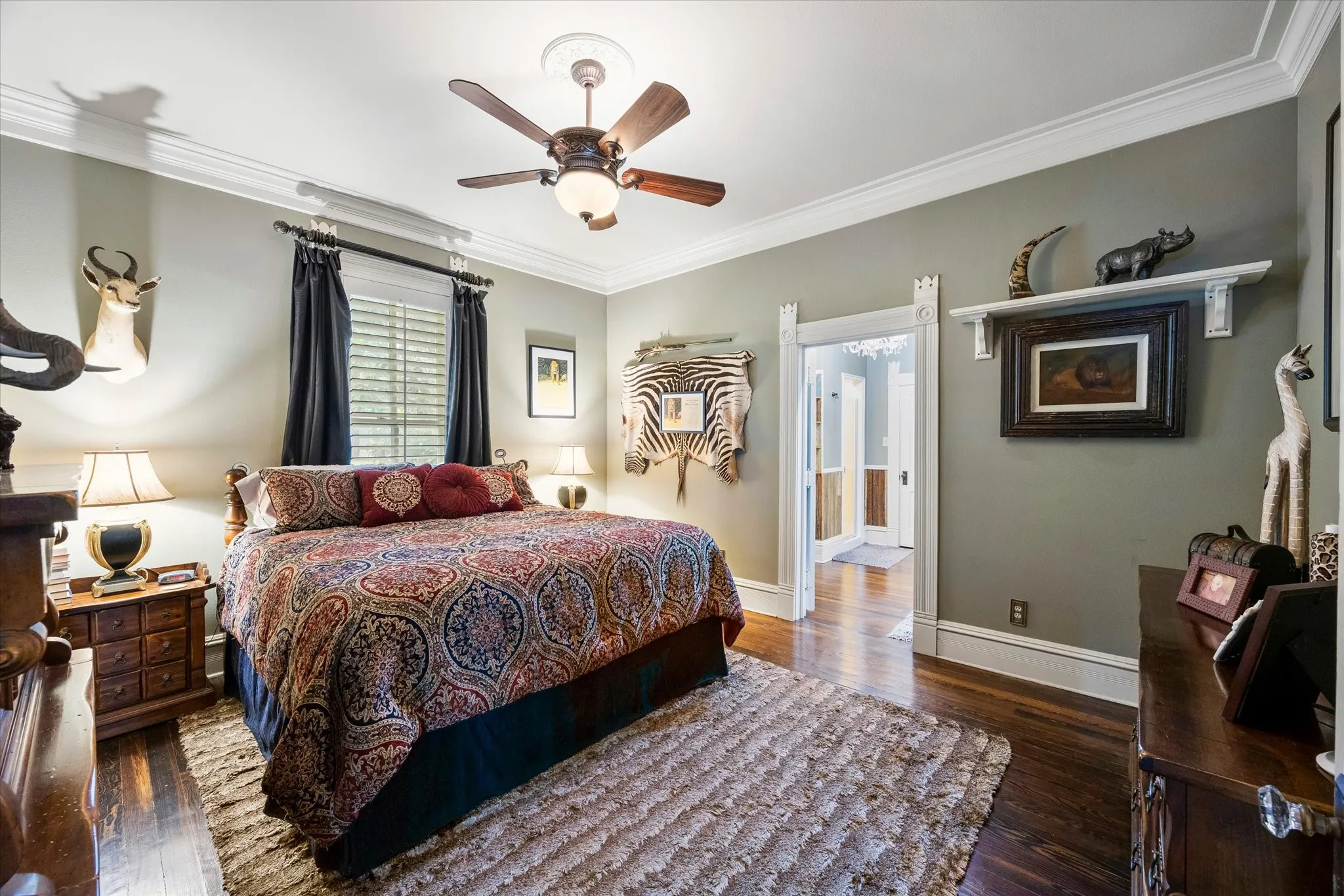 Single Family Residence For Sale in Ellis County , 1025 W Main Street, Waxahachie, Texas 75165, 7 Bedroom, 7 Bathroom, 4 Garage spaces, 5,010 Sqft, built in 1902, mls#21260498, Real Estate Agent in Waxahachie, Homes For Sale in Ellis county, Homes For Sale in Waxahachie, Realtor in Waxahachie Texas, Real Estate Brokerage Independent Realty Texas, Luminita Cordes Realtor