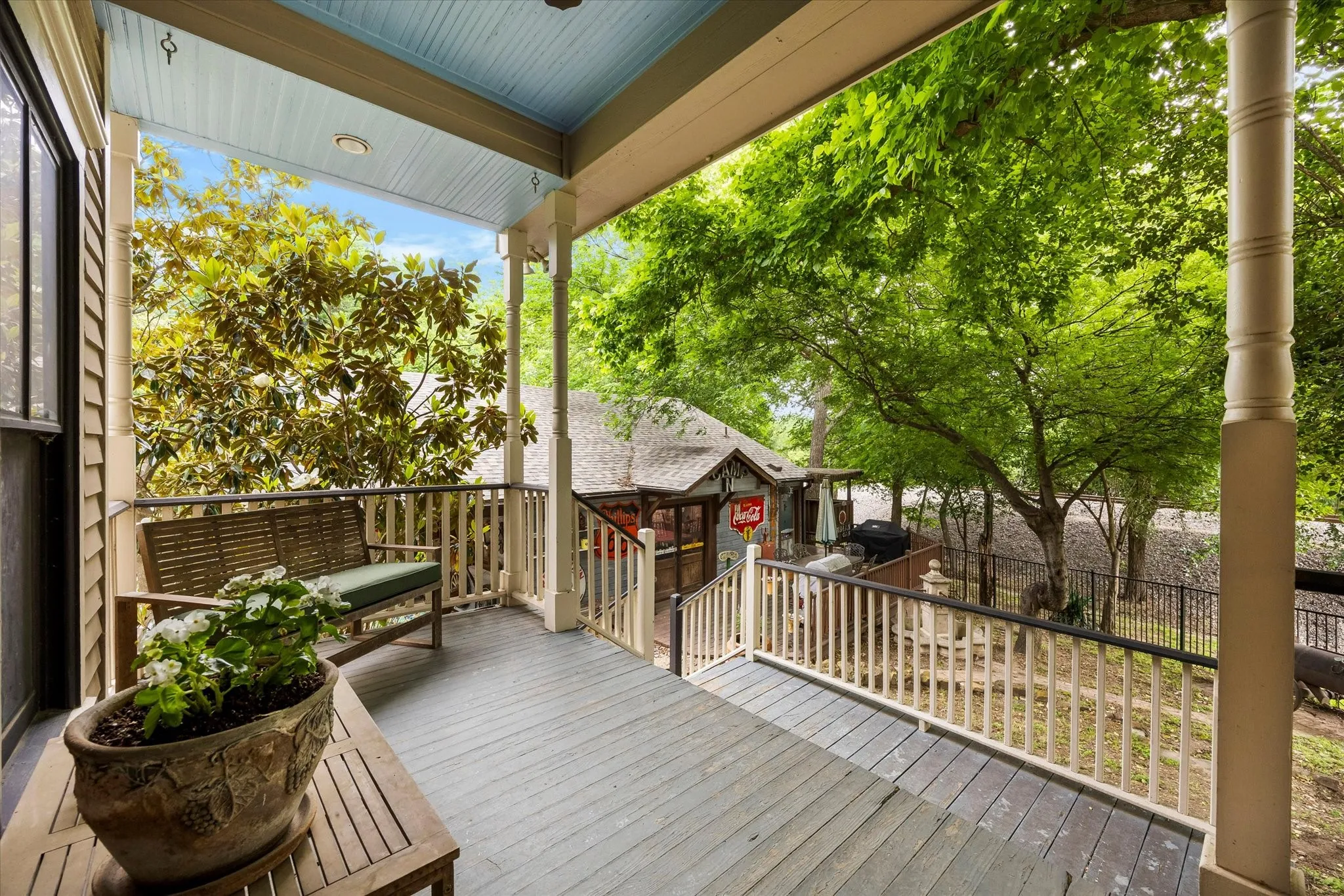 Single Family Residence For Sale in Ellis County , 1025 W Main Street, Waxahachie, Texas 75165, 7 Bedroom, 7 Bathroom, 4 Garage spaces, 5,010 Sqft, built in 1902, mls#21260498, Real Estate Agent in Waxahachie, Homes For Sale in Ellis county, Homes For Sale in Waxahachie, Realtor in Waxahachie Texas, Real Estate Brokerage Independent Realty Texas, Luminita Cordes Realtor