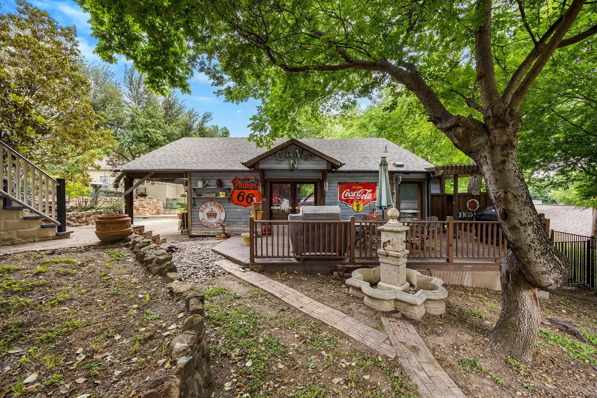 Single Family Residence For Sale in Ellis County , 1025 W Main Street, Waxahachie, Texas 75165, 7 Bedroom, 7 Bathroom, 4 Garage spaces, 5,010 Sqft, built in 1902, mls#21260498, Real Estate Agent in Waxahachie, Homes For Sale in Ellis county, Homes For Sale in Waxahachie, Realtor in Waxahachie Texas, Real Estate Brokerage Independent Realty Texas, Luminita Cordes Realtor