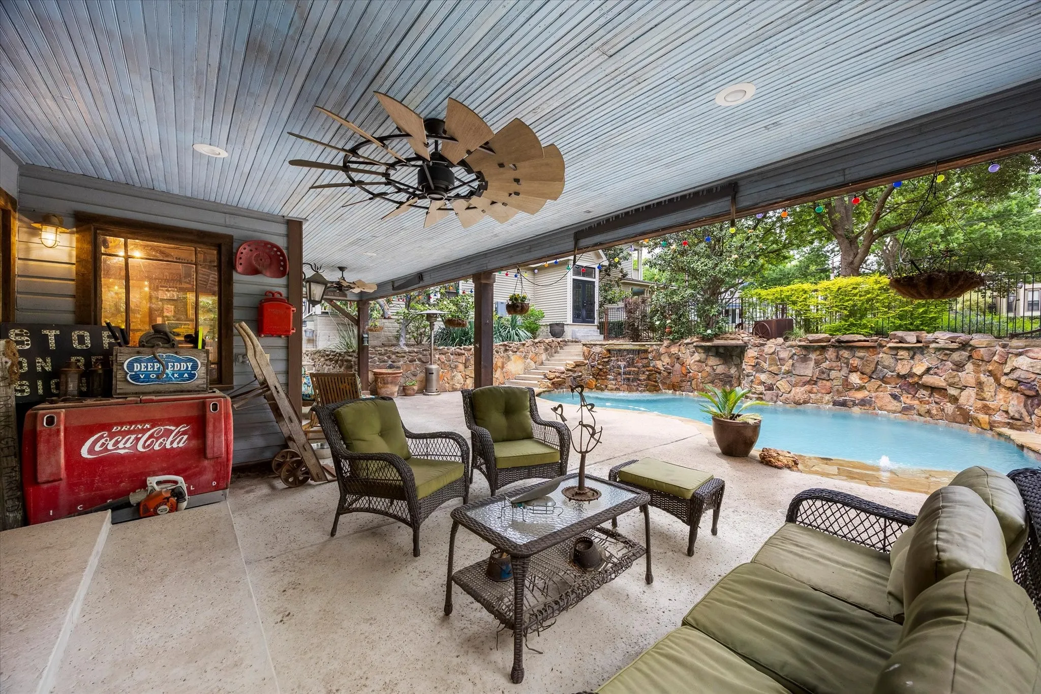 Single Family Residence For Sale in Ellis County , 1025 W Main Street, Waxahachie, Texas 75165, 7 Bedroom, 7 Bathroom, 4 Garage spaces, 5,010 Sqft, built in 1902, mls#21260498, Real Estate Agent in Waxahachie, Homes For Sale in Ellis county, Homes For Sale in Waxahachie, Realtor in Waxahachie Texas, Real Estate Brokerage Independent Realty Texas, Luminita Cordes Realtor