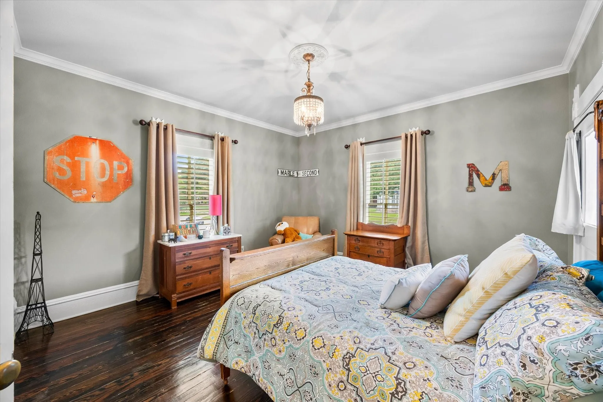 Single Family Residence For Sale in Ellis County , 1025 W Main Street, Waxahachie, Texas 75165, 7 Bedroom, 7 Bathroom, 4 Garage spaces, 5,010 Sqft, built in 1902, mls#21260498, Real Estate Agent in Waxahachie, Homes For Sale in Ellis county, Homes For Sale in Waxahachie, Realtor in Waxahachie Texas, Real Estate Brokerage Independent Realty Texas, Luminita Cordes Realtor