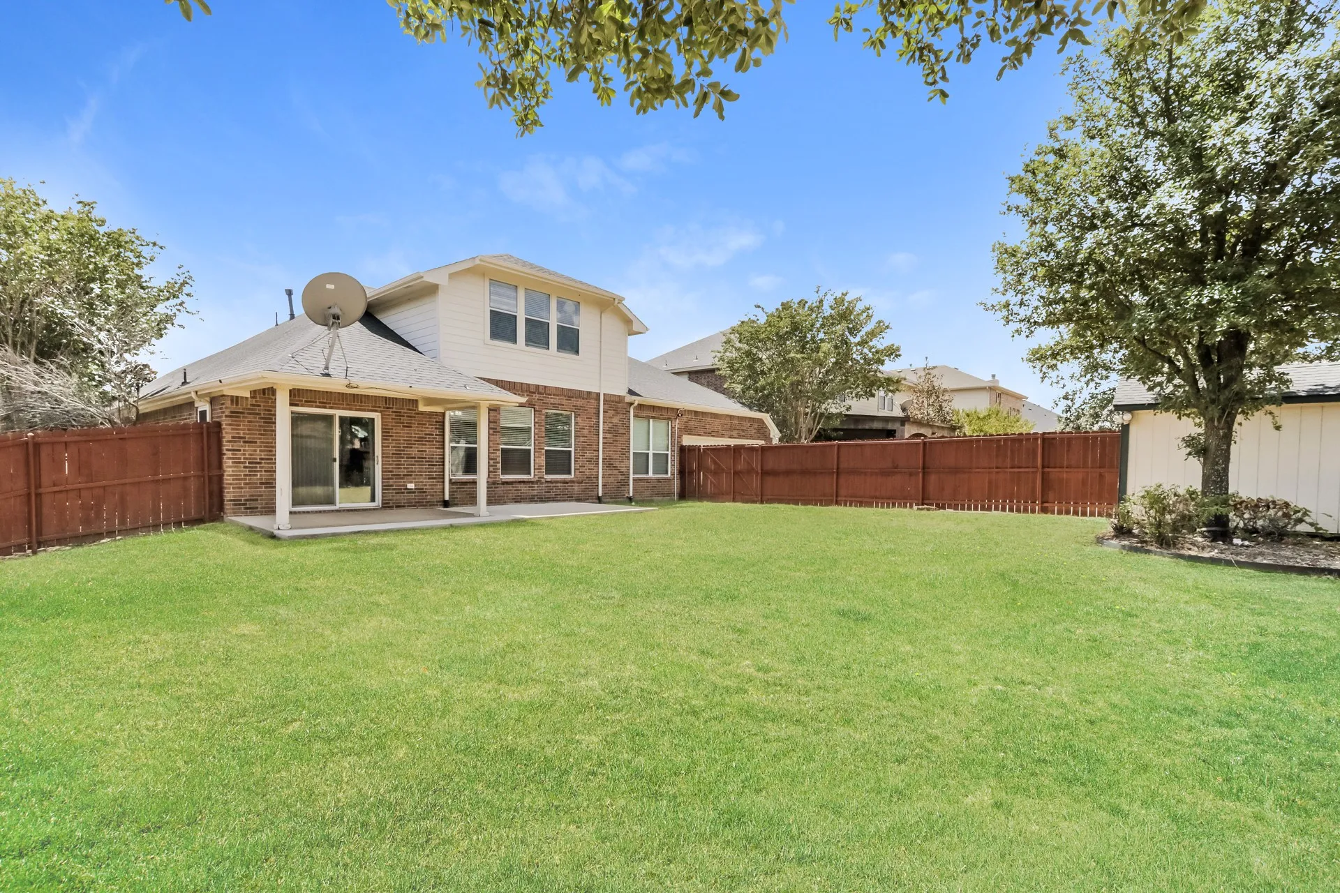 Single Family Residence For Rent in Ellis County , 631 Magnolia Lane, Glenn Heights, Texas 75154, 3 Bedrooms, 3 Bathrooms, 2 Garage spaces, 2,814 Sqft, built in 2004, Price $2,430, mls#21265130, Real Estate Agent in Glenn Heights, Homes For Rent in Ellis county, Homes For Rent in Glenn Heights, Realtor in Glenn Heights Texas, Real Estate Brokerage Independent Realty Texas, Luminita Cordes Realtor
