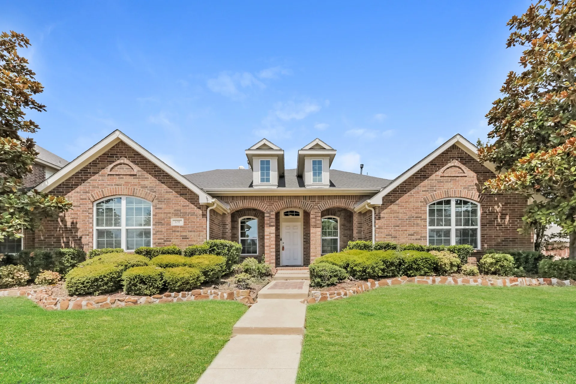 Single Family Residence For Rent in Ellis County , 631 Magnolia Lane, Glenn Heights, Texas 75154, 3 Bedrooms, 3 Bathrooms, 2 Garage spaces, 2,814 Sqft, built in 2004, Price $2,430, mls#21265130, Real Estate Agent in Glenn Heights, Homes For Rent in Ellis county, Homes For Rent in Glenn Heights, Realtor in Glenn Heights Texas, Real Estate Brokerage Independent Realty Texas, Luminita Cordes Realtor
