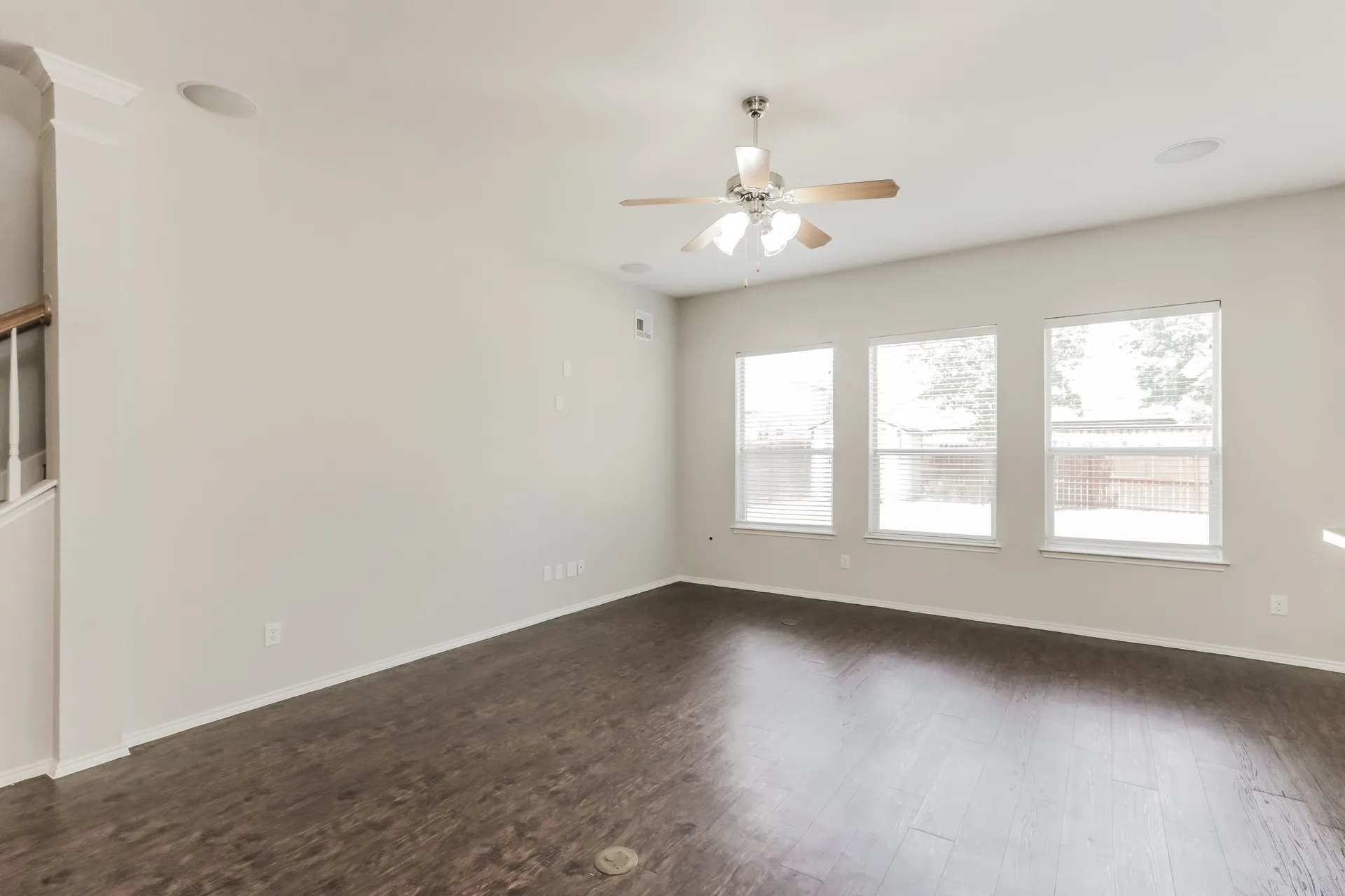 Single Family Residence For Rent in Ellis County , 631 Magnolia Lane, Glenn Heights, Texas 75154, 3 Bedrooms, 3 Bathrooms, 2 Garage spaces, 2,814 Sqft, built in 2004, Price $2,430, mls#21265130, Real Estate Agent in Glenn Heights, Homes For Rent in Ellis county, Homes For Rent in Glenn Heights, Realtor in Glenn Heights Texas, Real Estate Brokerage Independent Realty Texas, Luminita Cordes Realtor