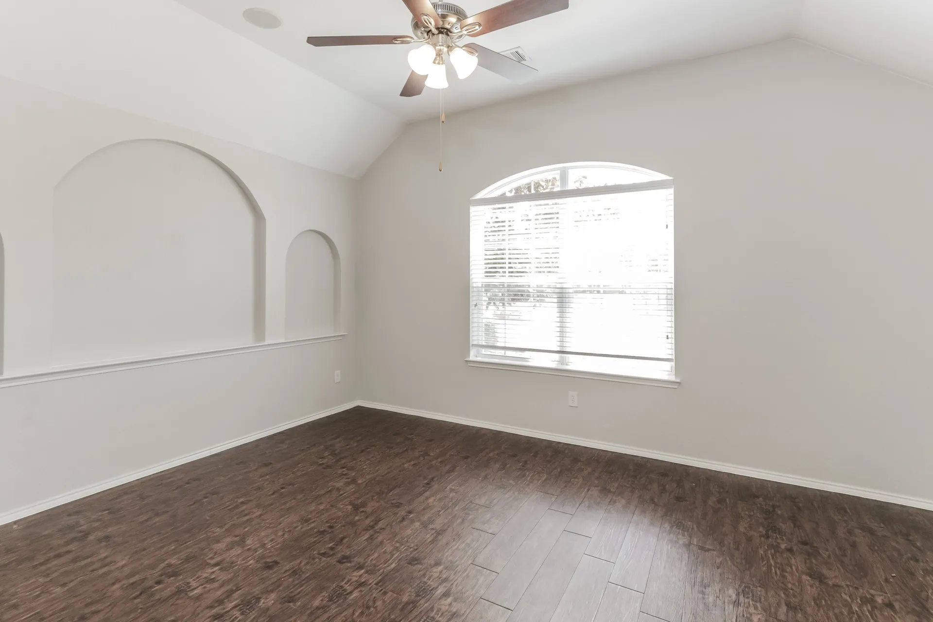 Single Family Residence For Rent in Ellis County , 631 Magnolia Lane, Glenn Heights, Texas 75154, 3 Bedrooms, 3 Bathrooms, 2 Garage spaces, 2,814 Sqft, built in 2004, Price $2,430, mls#21265130, Real Estate Agent in Glenn Heights, Homes For Rent in Ellis county, Homes For Rent in Glenn Heights, Realtor in Glenn Heights Texas, Real Estate Brokerage Independent Realty Texas, Luminita Cordes Realtor