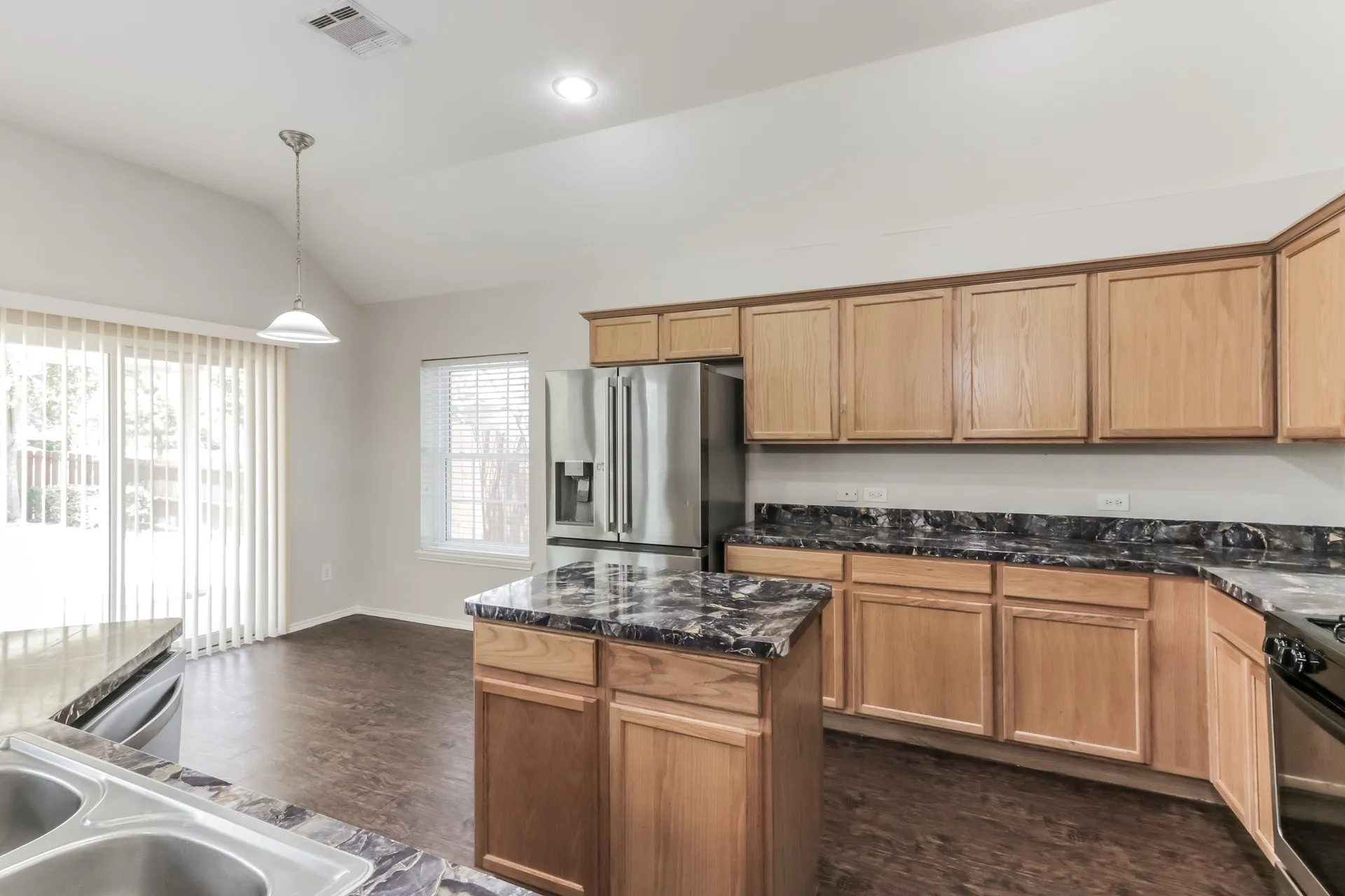 Single Family Residence For Rent in Ellis County , 631 Magnolia Lane, Glenn Heights, Texas 75154, 3 Bedrooms, 3 Bathrooms, 2 Garage spaces, 2,814 Sqft, built in 2004, Price $2,430, mls#21265130, Real Estate Agent in Glenn Heights, Homes For Rent in Ellis county, Homes For Rent in Glenn Heights, Realtor in Glenn Heights Texas, Real Estate Brokerage Independent Realty Texas, Luminita Cordes Realtor