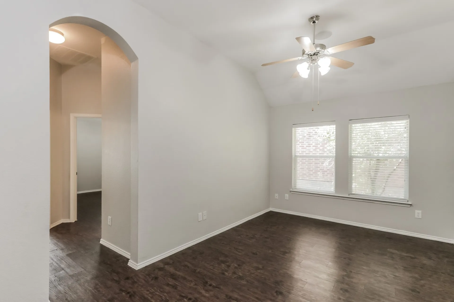 Single Family Residence For Rent in Ellis County , 631 Magnolia Lane, Glenn Heights, Texas 75154, 3 Bedrooms, 3 Bathrooms, 2 Garage spaces, 2,814 Sqft, built in 2004, Price $2,430, mls#21265130, Real Estate Agent in Glenn Heights, Homes For Rent in Ellis county, Homes For Rent in Glenn Heights, Realtor in Glenn Heights Texas, Real Estate Brokerage Independent Realty Texas, Luminita Cordes Realtor