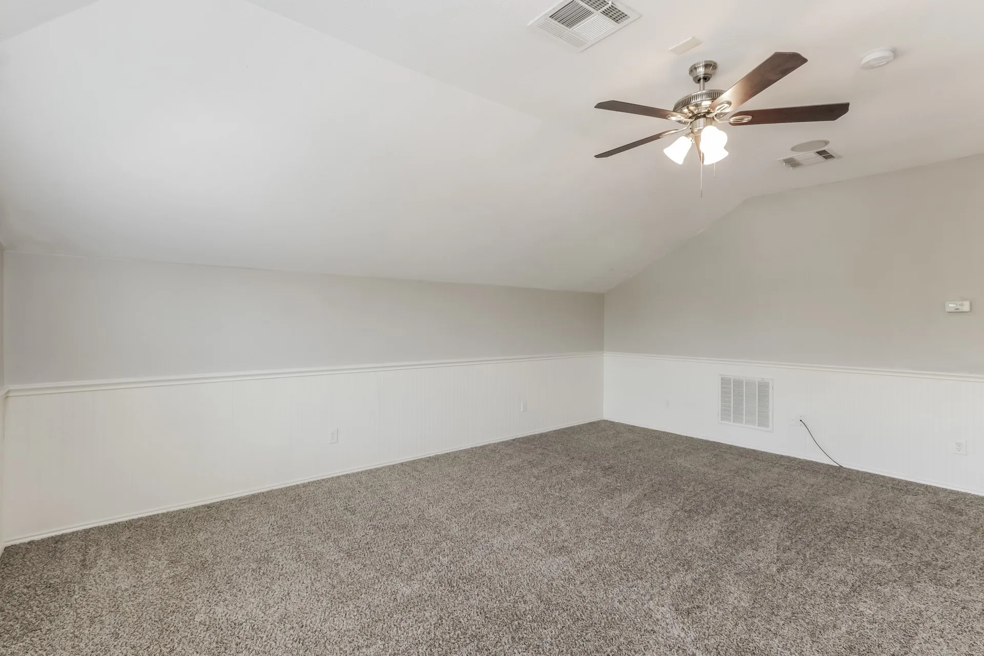Single Family Residence For Rent in Ellis County , 631 Magnolia Lane, Glenn Heights, Texas 75154, 3 Bedrooms, 3 Bathrooms, 2 Garage spaces, 2,814 Sqft, built in 2004, Price $2,430, mls#21265130, Real Estate Agent in Glenn Heights, Homes For Rent in Ellis county, Homes For Rent in Glenn Heights, Realtor in Glenn Heights Texas, Real Estate Brokerage Independent Realty Texas, Luminita Cordes Realtor
