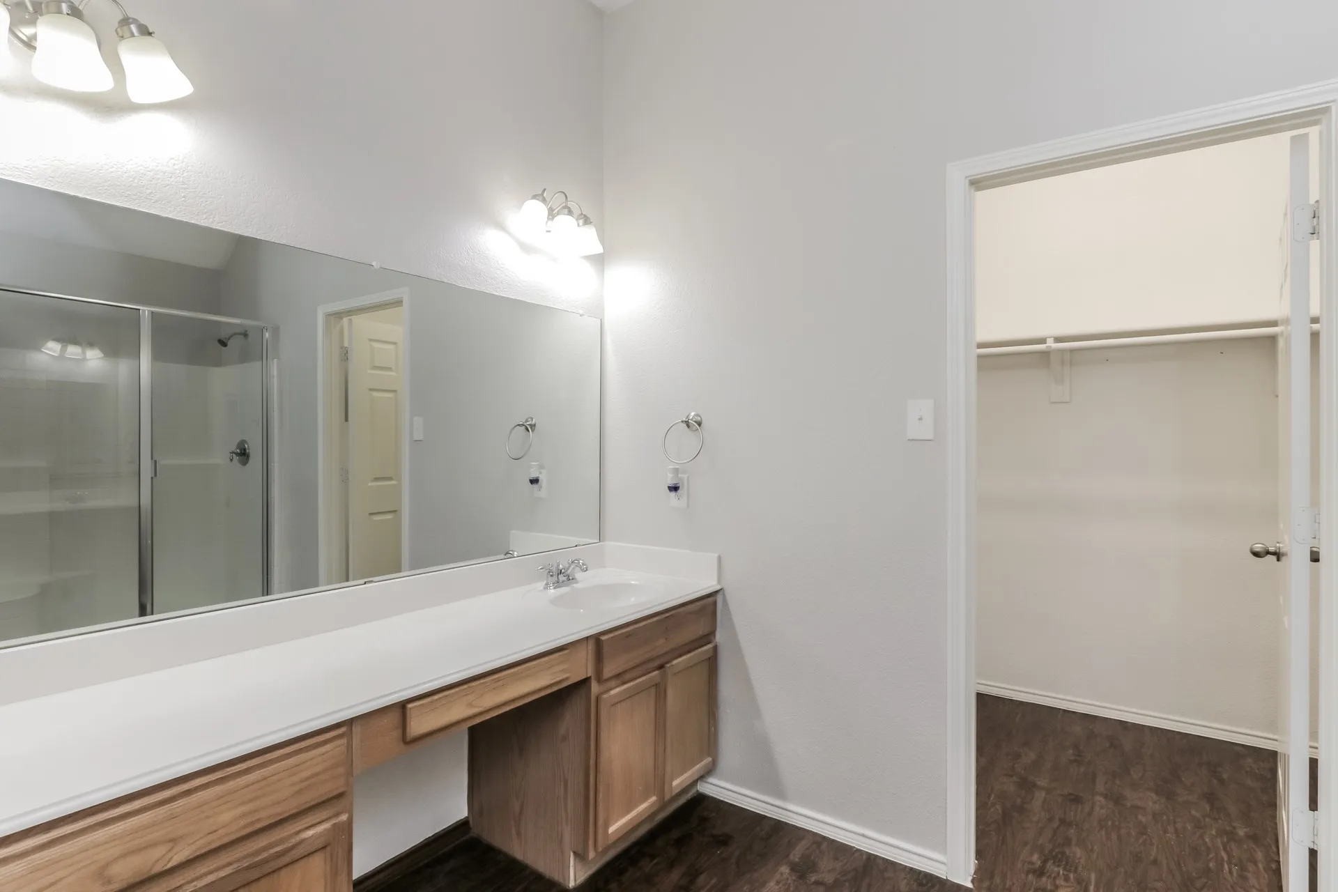 Single Family Residence For Rent in Ellis County , 631 Magnolia Lane, Glenn Heights, Texas 75154, 3 Bedrooms, 3 Bathrooms, 2 Garage spaces, 2,814 Sqft, built in 2004, Price $2,430, mls#21265130, Real Estate Agent in Glenn Heights, Homes For Rent in Ellis county, Homes For Rent in Glenn Heights, Realtor in Glenn Heights Texas, Real Estate Brokerage Independent Realty Texas, Luminita Cordes Realtor
