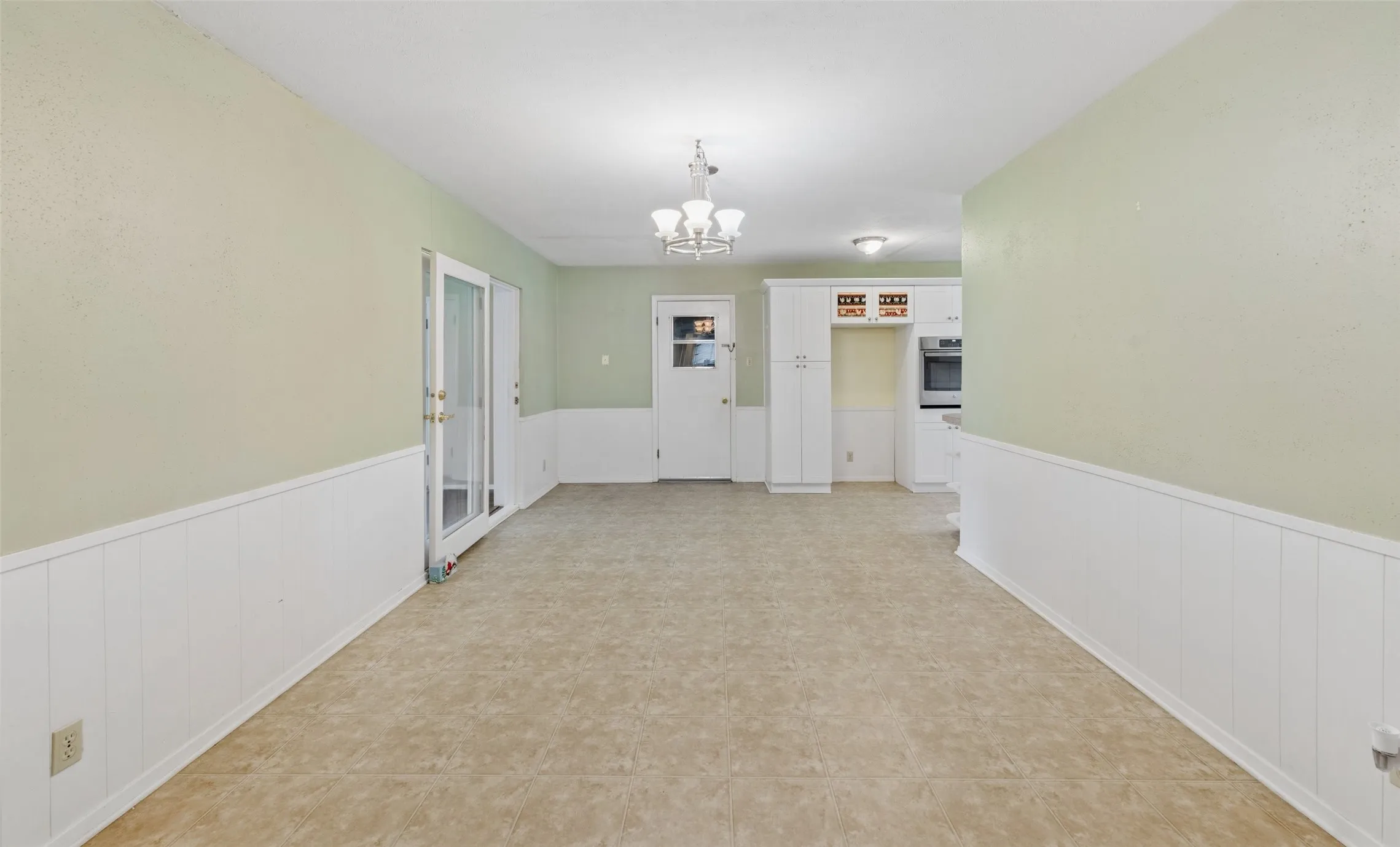 Single Family Residence For Sale in Tarrant County , 1607 Windlea Drive, Euless, Texas 76040, 3 Bedroom, 2 Bathroom, 1 Garage spaces, 1,585 Sqft, built in 1962, mls#21264625, Real Estate Agent in Euless, Homes For Sale in Tarrant county, Homes For Sale in Euless, Realtor in Euless Texas, Real Estate Brokerage Independent Realty Texas, Luminita Cordes Realtor