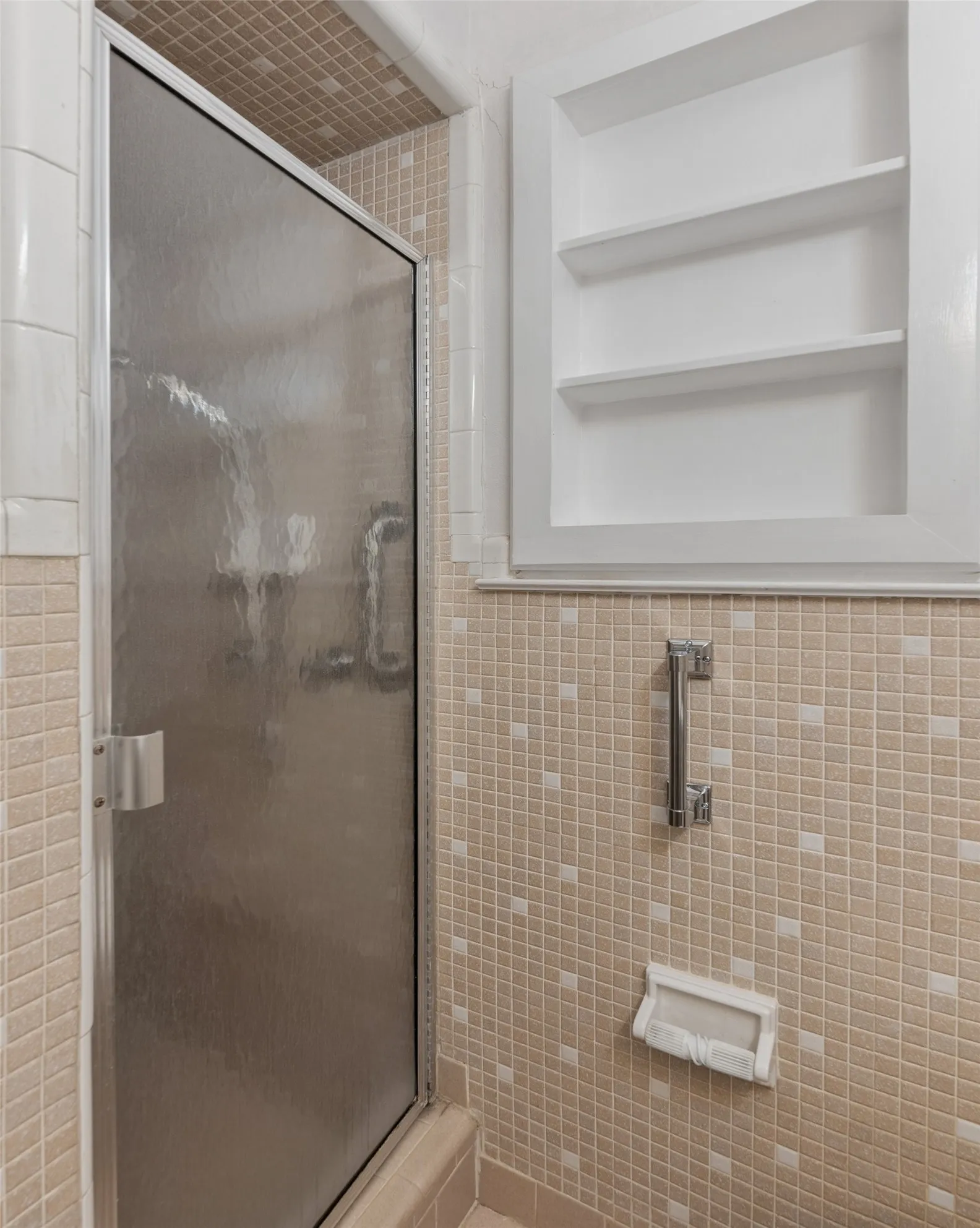 Single Family Residence For Sale in Tarrant County , 1607 Windlea Drive, Euless, Texas 76040, 3 Bedroom, 2 Bathroom, 1 Garage spaces, 1,585 Sqft, built in 1962, mls#21264625, Real Estate Agent in Euless, Homes For Sale in Tarrant county, Homes For Sale in Euless, Realtor in Euless Texas, Real Estate Brokerage Independent Realty Texas, Luminita Cordes Realtor