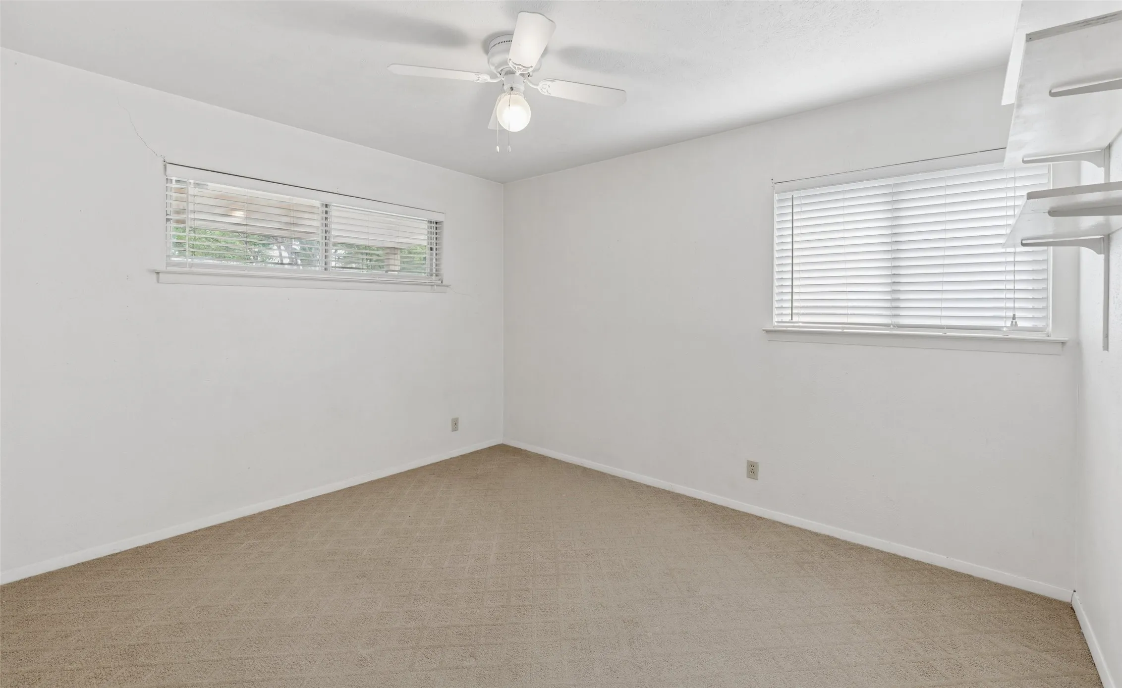 Single Family Residence For Sale in Tarrant County , 1607 Windlea Drive, Euless, Texas 76040, 3 Bedroom, 2 Bathroom, 1 Garage spaces, 1,585 Sqft, built in 1962, mls#21264625, Real Estate Agent in Euless, Homes For Sale in Tarrant county, Homes For Sale in Euless, Realtor in Euless Texas, Real Estate Brokerage Independent Realty Texas, Luminita Cordes Realtor