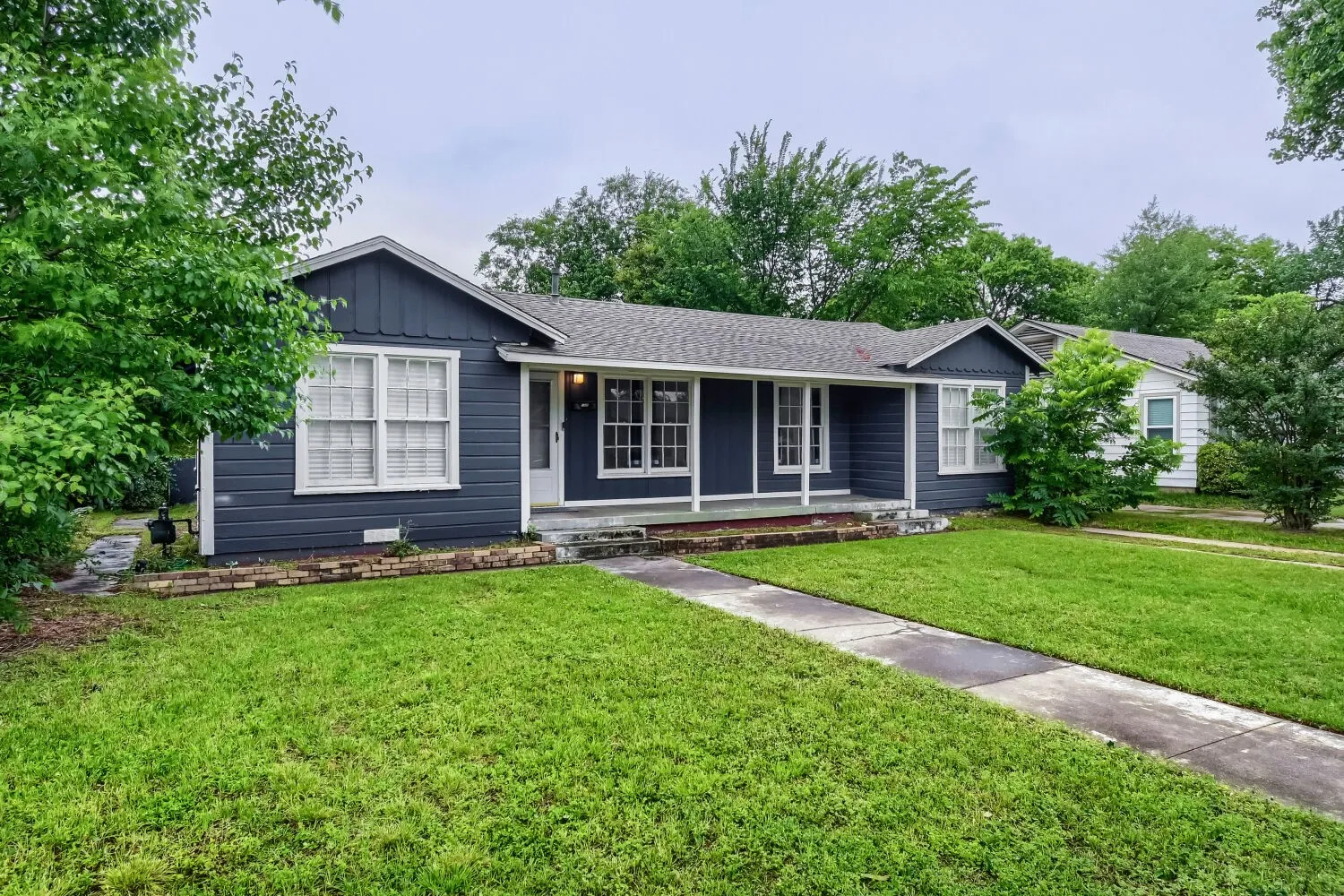 Single Family Residence For Sale in Tarrant County , 1420 Bennett Drive, Arlington, Texas 76013, 4 Bedroom, 1 Bathroom, Garage spaces, 1,296 Sqft, built in 1951, mls#21265136, Real Estate Agent in Arlington, Homes For Sale in Tarrant county, Homes For Sale in Arlington, Realtor in Arlington Texas, Real Estate Brokerage Independent Realty Texas, Luminita Cordes Realtor