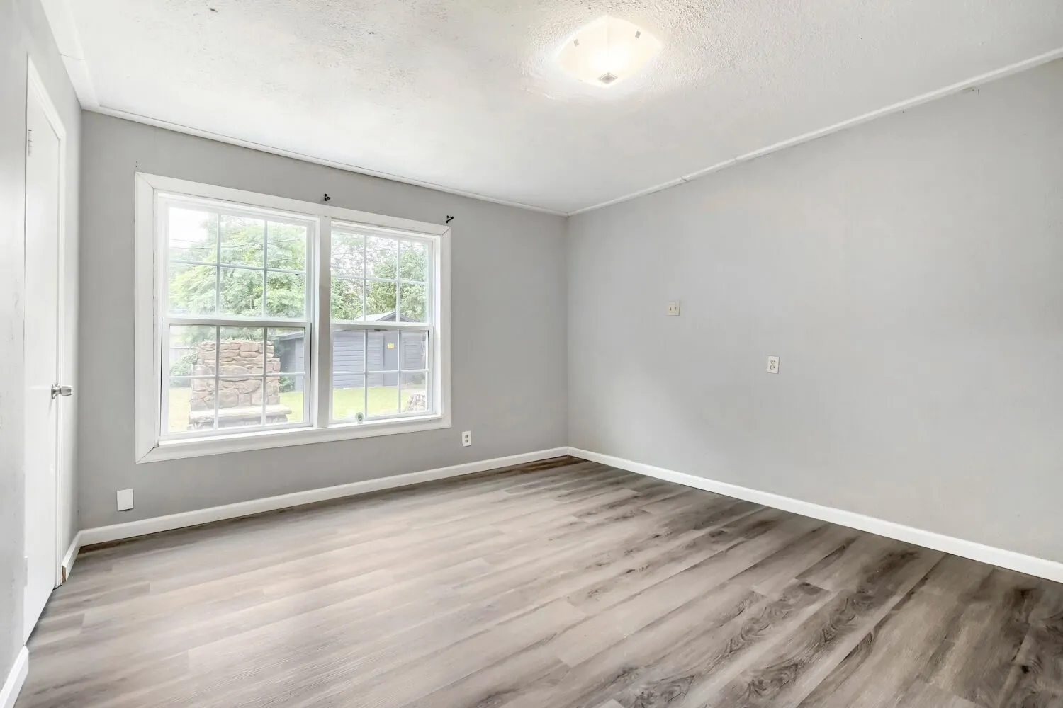 Single Family Residence For Sale in Tarrant County , 1420 Bennett Drive, Arlington, Texas 76013, 4 Bedroom, 1 Bathroom, Garage spaces, 1,296 Sqft, built in 1951, mls#21265136, Real Estate Agent in Arlington, Homes For Sale in Tarrant county, Homes For Sale in Arlington, Realtor in Arlington Texas, Real Estate Brokerage Independent Realty Texas, Luminita Cordes Realtor