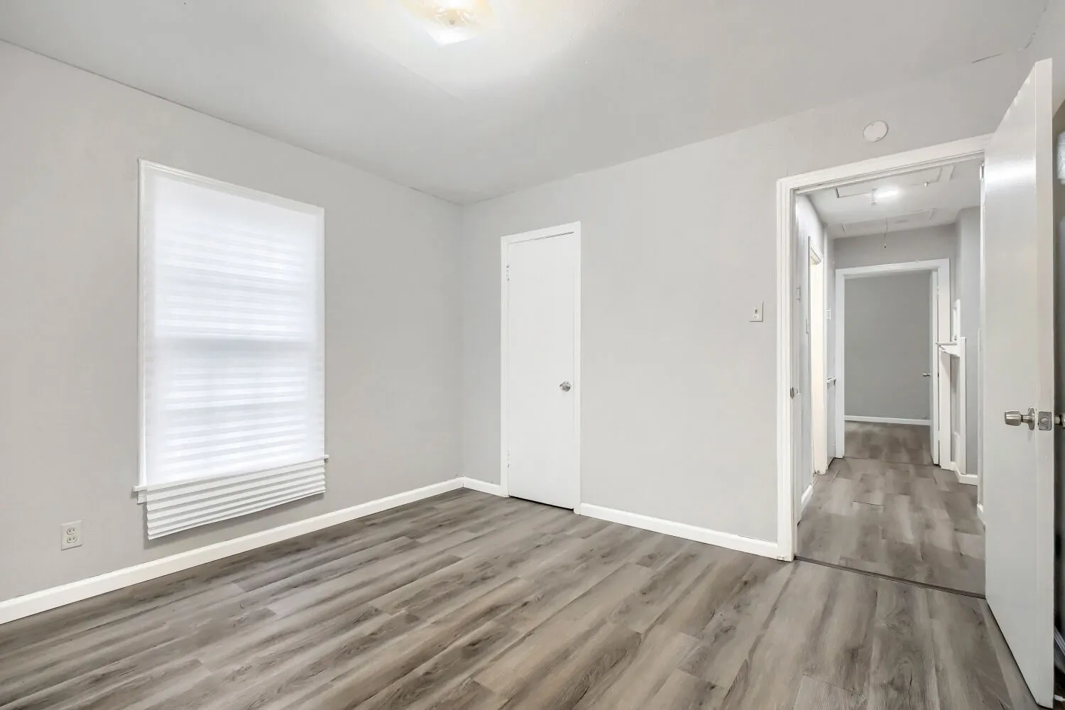 Single Family Residence For Sale in Tarrant County , 1420 Bennett Drive, Arlington, Texas 76013, 4 Bedroom, 1 Bathroom, Garage spaces, 1,296 Sqft, built in 1951, mls#21265136, Real Estate Agent in Arlington, Homes For Sale in Tarrant county, Homes For Sale in Arlington, Realtor in Arlington Texas, Real Estate Brokerage Independent Realty Texas, Luminita Cordes Realtor