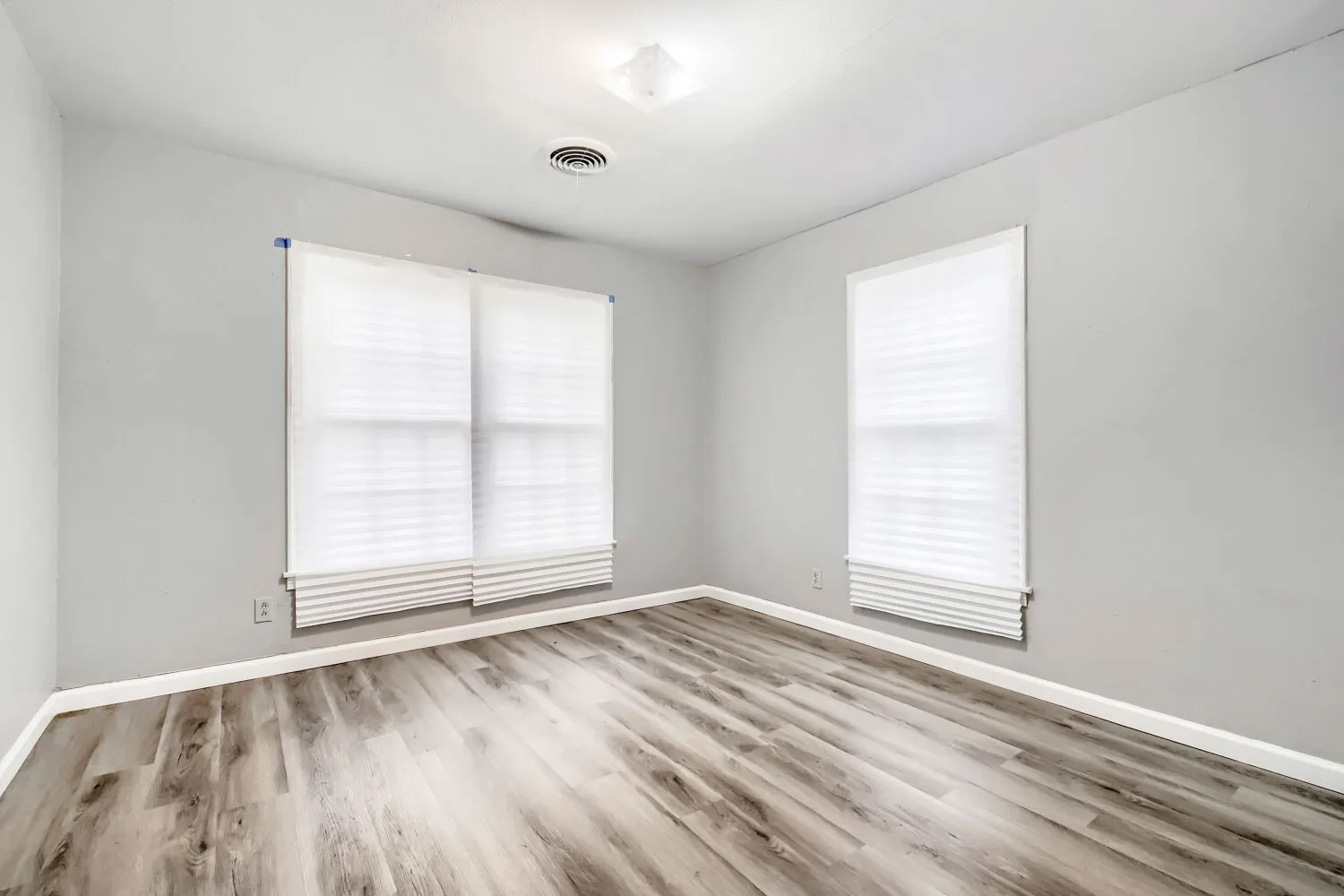 Single Family Residence For Sale in Tarrant County , 1420 Bennett Drive, Arlington, Texas 76013, 4 Bedroom, 1 Bathroom, Garage spaces, 1,296 Sqft, built in 1951, mls#21265136, Real Estate Agent in Arlington, Homes For Sale in Tarrant county, Homes For Sale in Arlington, Realtor in Arlington Texas, Real Estate Brokerage Independent Realty Texas, Luminita Cordes Realtor