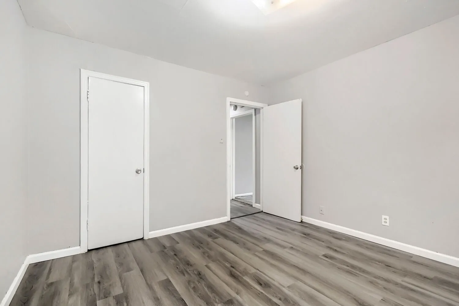 Single Family Residence For Sale in Tarrant County , 1420 Bennett Drive, Arlington, Texas 76013, 4 Bedroom, 1 Bathroom, Garage spaces, 1,296 Sqft, built in 1951, mls#21265136, Real Estate Agent in Arlington, Homes For Sale in Tarrant county, Homes For Sale in Arlington, Realtor in Arlington Texas, Real Estate Brokerage Independent Realty Texas, Luminita Cordes Realtor