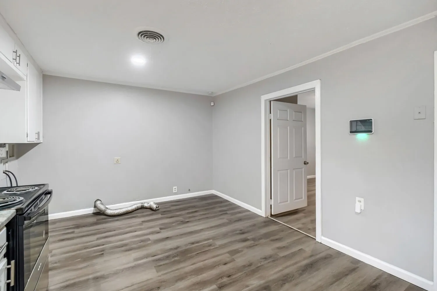 Single Family Residence For Sale in Tarrant County , 1420 Bennett Drive, Arlington, Texas 76013, 4 Bedroom, 1 Bathroom, Garage spaces, 1,296 Sqft, built in 1951, mls#21265136, Real Estate Agent in Arlington, Homes For Sale in Tarrant county, Homes For Sale in Arlington, Realtor in Arlington Texas, Real Estate Brokerage Independent Realty Texas, Luminita Cordes Realtor