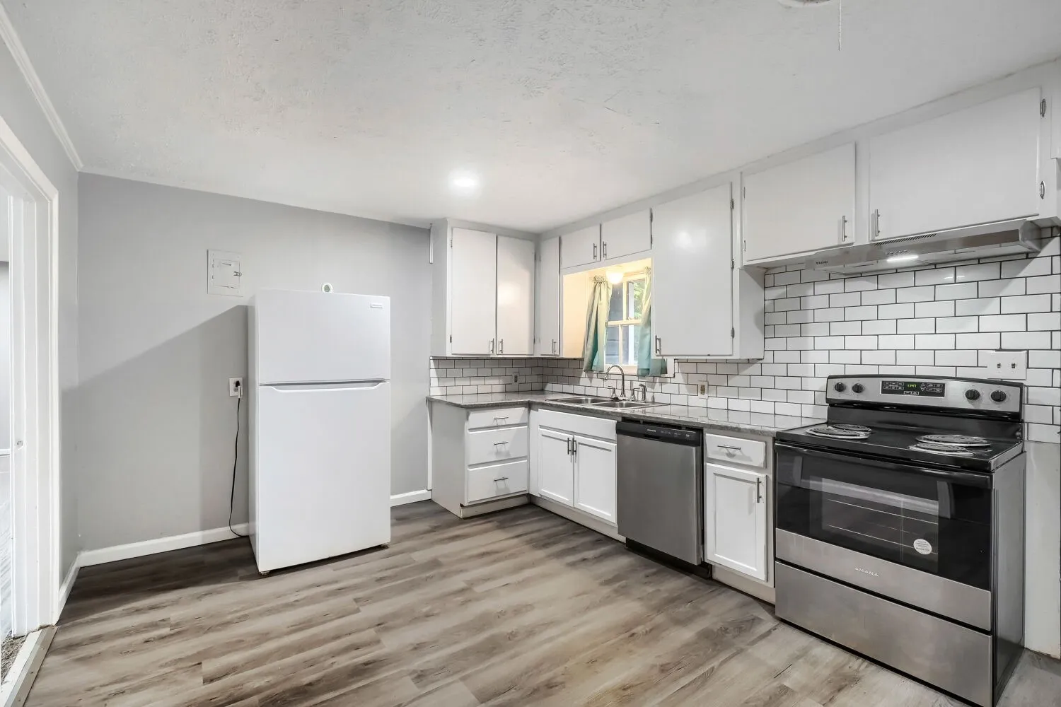 Single Family Residence For Sale in Tarrant County , 1420 Bennett Drive, Arlington, Texas 76013, 4 Bedroom, 1 Bathroom, Garage spaces, 1,296 Sqft, built in 1951, mls#21265136, Real Estate Agent in Arlington, Homes For Sale in Tarrant county, Homes For Sale in Arlington, Realtor in Arlington Texas, Real Estate Brokerage Independent Realty Texas, Luminita Cordes Realtor