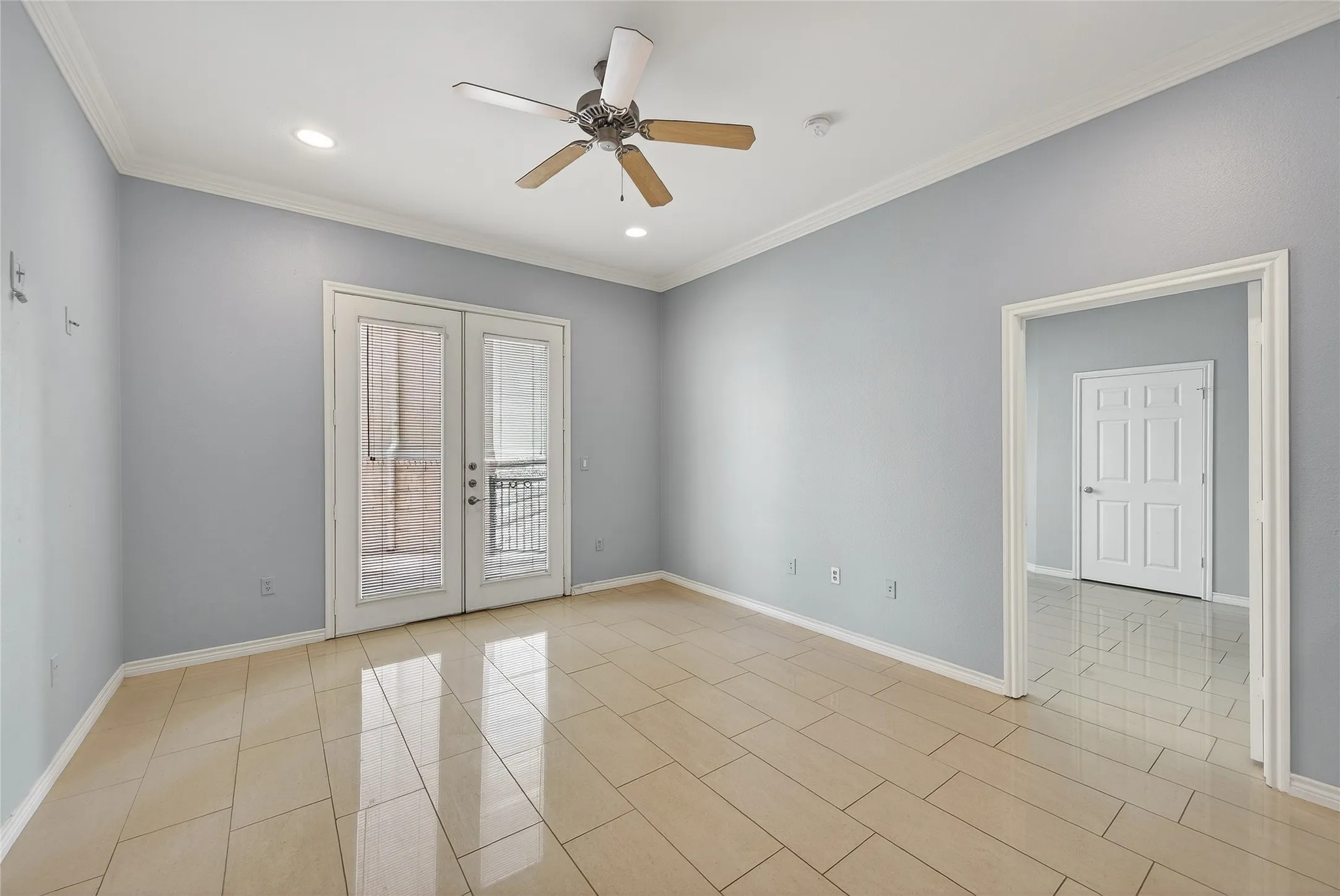 Condominium For Rent in Dallas County , 3102 Kings Road 1110, Dallas, Texas 75219, 2 Bedroom, 2 Bathroom, 1 Garage spaces, 948 Sqft, built in 2001, mls#21265137, Real Estate Agent in Dallas, Homes For Rent in Dallas county, Homes For Rent in Dallas, Realtor in Dallas Texas, Real Estate Brokerage Independent Realty Texas, Luminita Cordes Realtor