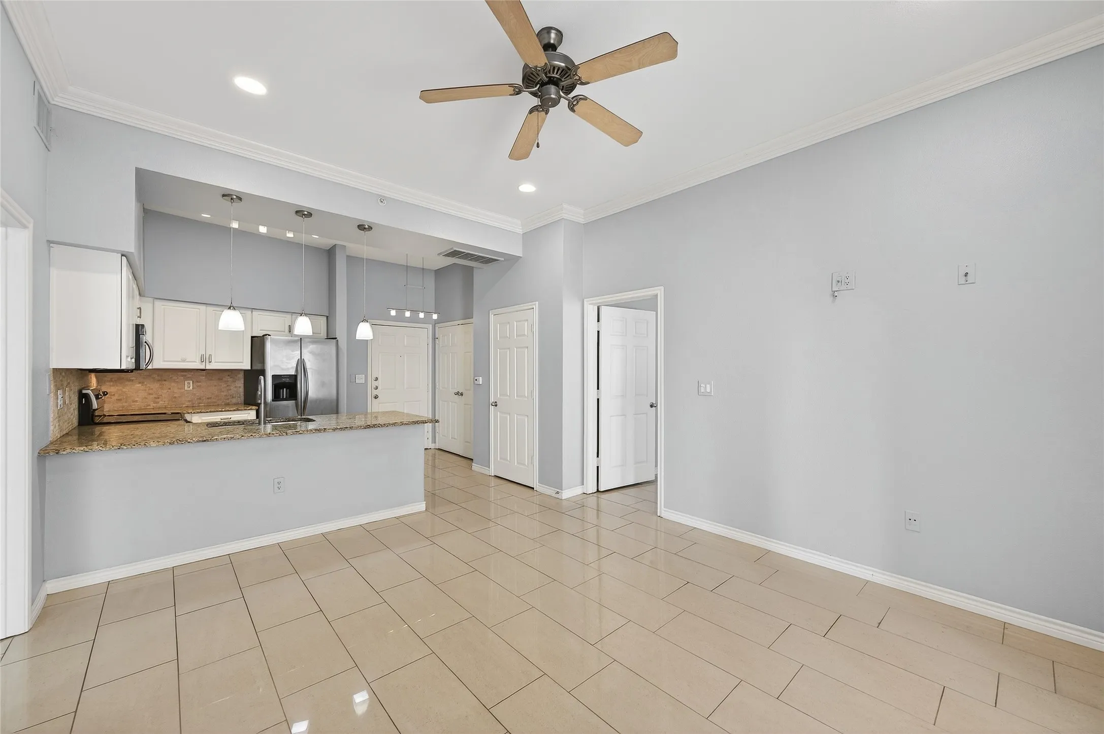 Condominium For Rent in Dallas County , 3102 Kings Road 1110, Dallas, Texas 75219, 2 Bedroom, 2 Bathroom, 1 Garage spaces, 948 Sqft, built in 2001, mls#21265137, Real Estate Agent in Dallas, Homes For Rent in Dallas county, Homes For Rent in Dallas, Realtor in Dallas Texas, Real Estate Brokerage Independent Realty Texas, Luminita Cordes Realtor