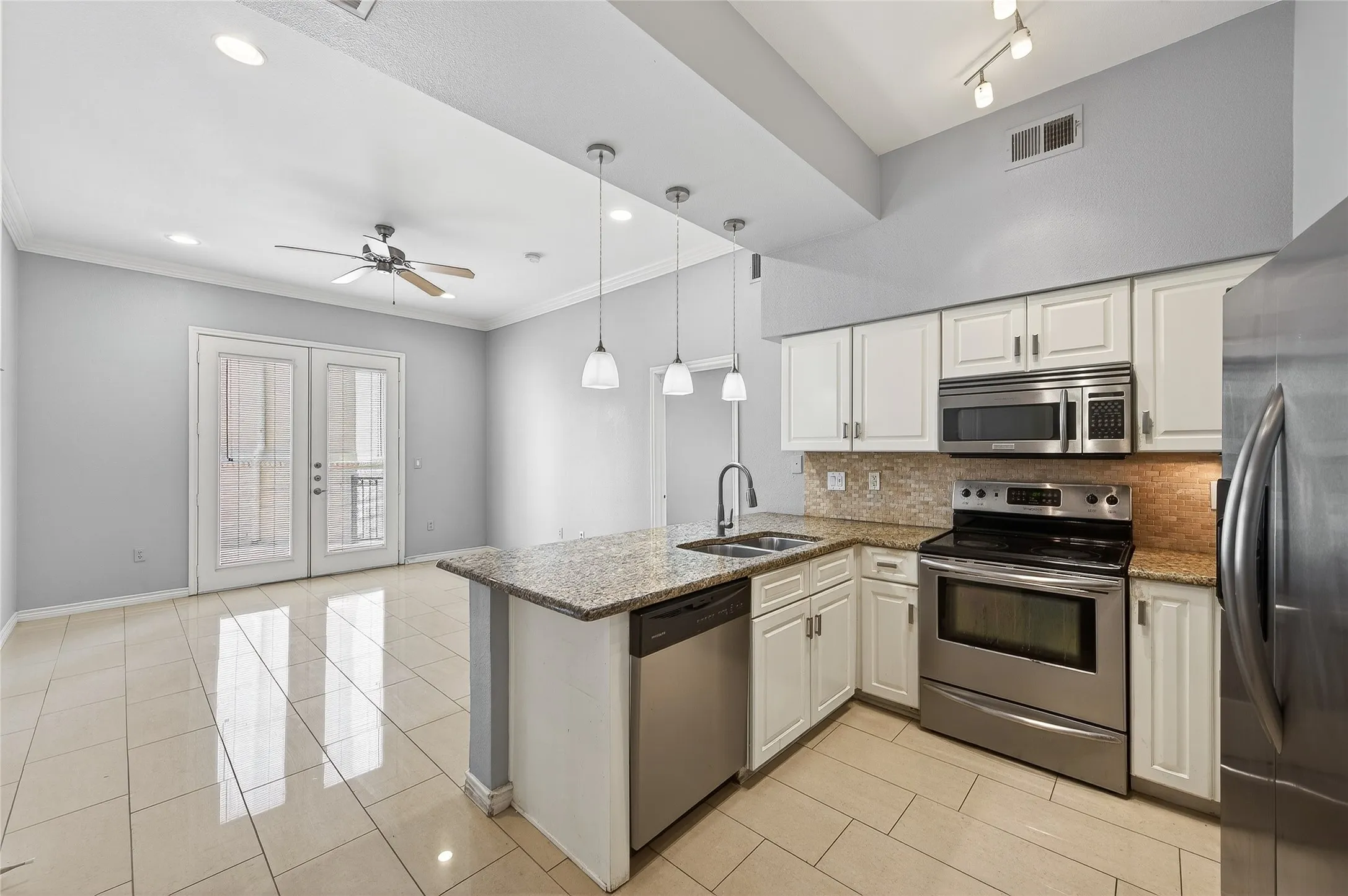 Condominium For Rent in Dallas County , 3102 Kings Road 1110, Dallas, Texas 75219, 2 Bedroom, 2 Bathroom, 1 Garage spaces, 948 Sqft, built in 2001, mls#21265137, Real Estate Agent in Dallas, Homes For Rent in Dallas county, Homes For Rent in Dallas, Realtor in Dallas Texas, Real Estate Brokerage Independent Realty Texas, Luminita Cordes Realtor