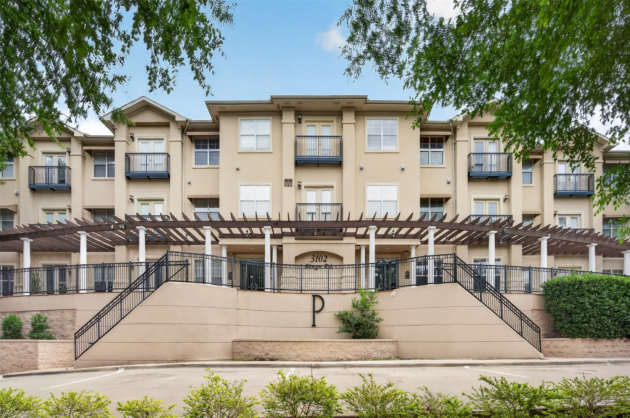 Condominium For Rent in Dallas County , 3102 Kings Road 1110, Dallas, Texas 75219, 2 Bedroom, 2 Bathroom, 1 Garage spaces, 948 Sqft, built in 2001, mls#21265137, Real Estate Agent in Dallas, Homes For Rent in Dallas county, Homes For Rent in Dallas, Realtor in Dallas Texas, Real Estate Brokerage Independent Realty Texas, Luminita Cordes Realtor