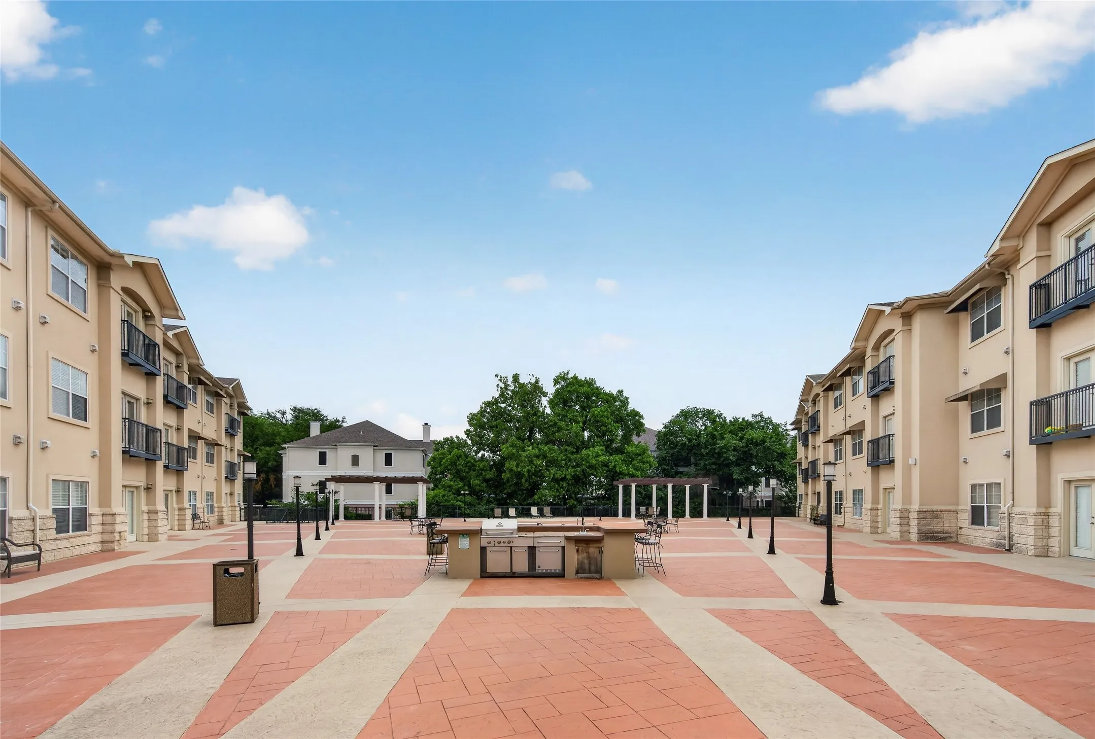 Condominium For Rent in Dallas County , 3102 Kings Road 1110, Dallas, Texas 75219, 2 Bedroom, 2 Bathroom, 1 Garage spaces, 948 Sqft, built in 2001, mls#21265137, Real Estate Agent in Dallas, Homes For Rent in Dallas county, Homes For Rent in Dallas, Realtor in Dallas Texas, Real Estate Brokerage Independent Realty Texas, Luminita Cordes Realtor