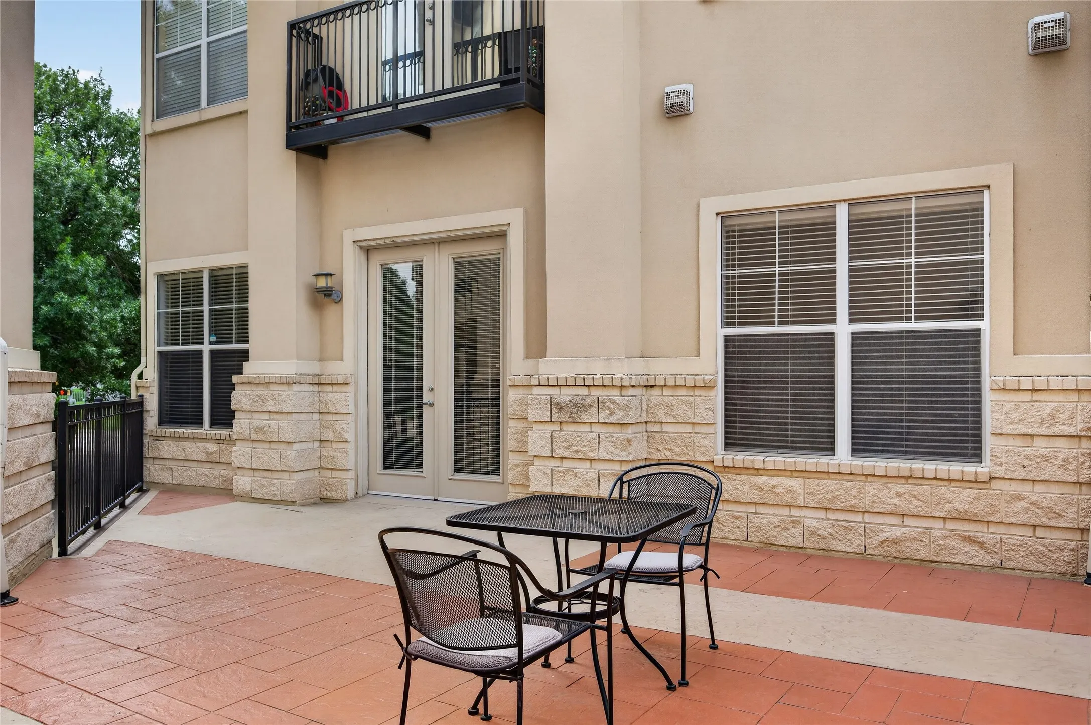 Condominium For Rent in Dallas County , 3102 Kings Road 1110, Dallas, Texas 75219, 2 Bedroom, 2 Bathroom, 1 Garage spaces, 948 Sqft, built in 2001, mls#21265137, Real Estate Agent in Dallas, Homes For Rent in Dallas county, Homes For Rent in Dallas, Realtor in Dallas Texas, Real Estate Brokerage Independent Realty Texas, Luminita Cordes Realtor