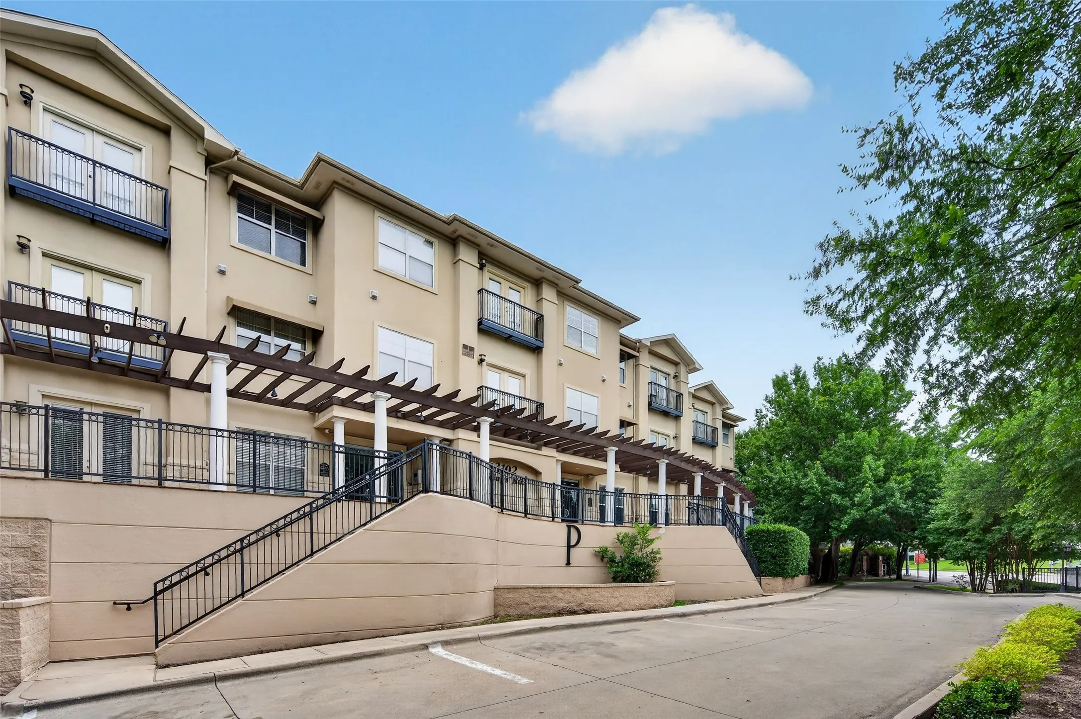 Condominium For Rent in Dallas County , 3102 Kings Road 1110, Dallas, Texas 75219, 2 Bedroom, 2 Bathroom, 1 Garage spaces, 948 Sqft, built in 2001, mls#21265137, Real Estate Agent in Dallas, Homes For Rent in Dallas county, Homes For Rent in Dallas, Realtor in Dallas Texas, Real Estate Brokerage Independent Realty Texas, Luminita Cordes Realtor