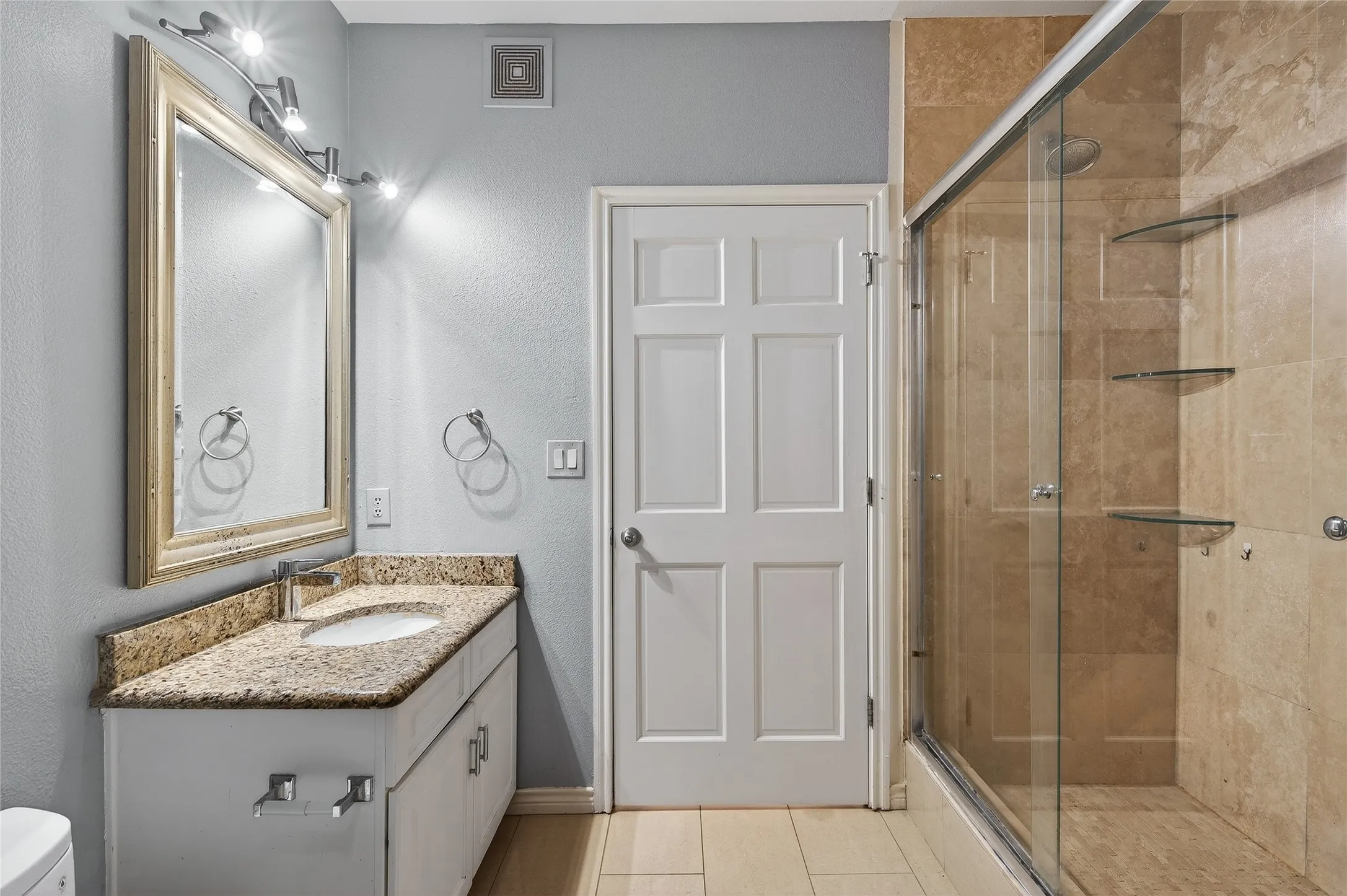 Condominium For Rent in Dallas County , 3102 Kings Road 1110, Dallas, Texas 75219, 2 Bedroom, 2 Bathroom, 1 Garage spaces, 948 Sqft, built in 2001, mls#21265137, Real Estate Agent in Dallas, Homes For Rent in Dallas county, Homes For Rent in Dallas, Realtor in Dallas Texas, Real Estate Brokerage Independent Realty Texas, Luminita Cordes Realtor