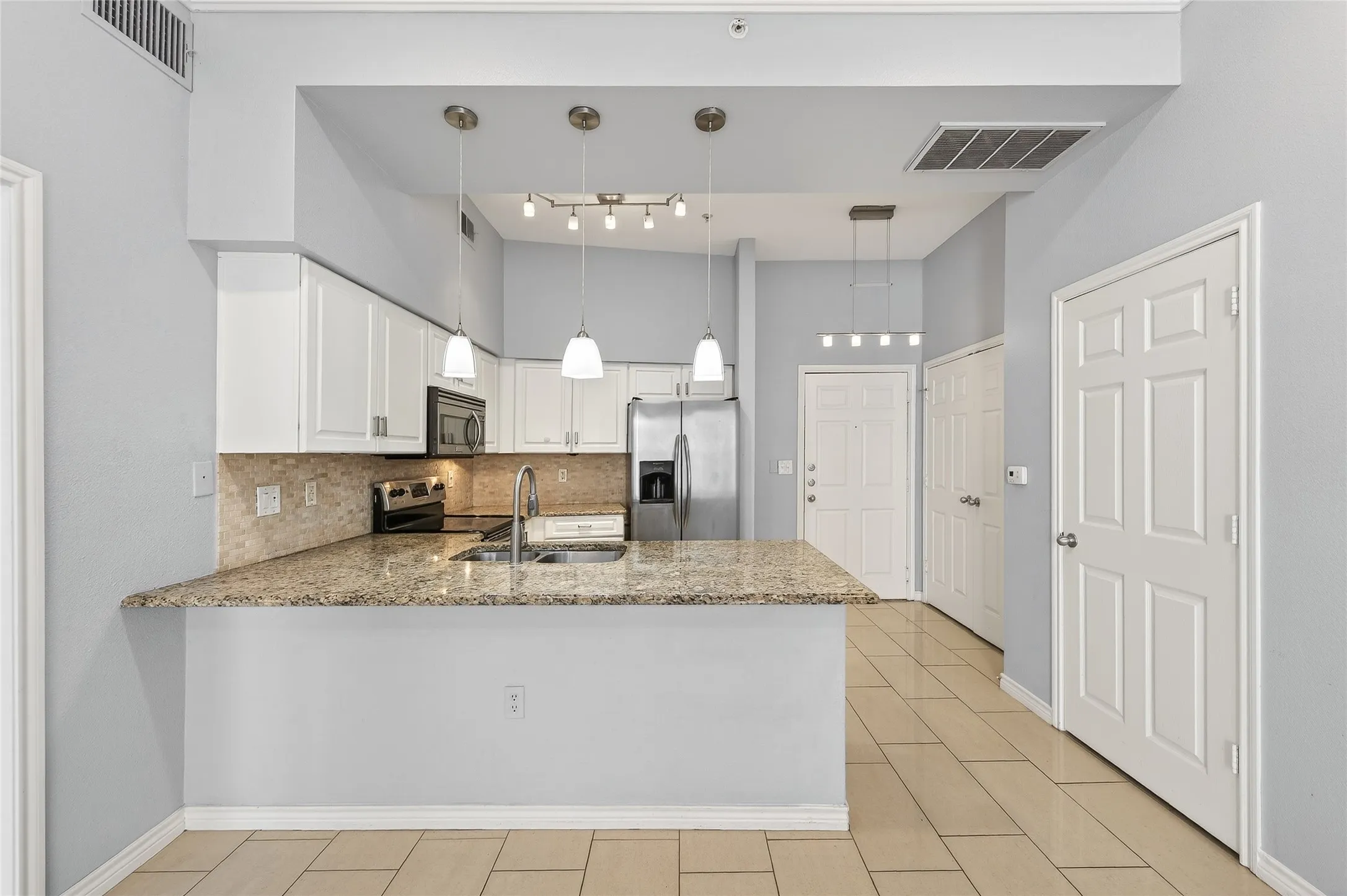 Condominium For Rent in Dallas County , 3102 Kings Road 1110, Dallas, Texas 75219, 2 Bedroom, 2 Bathroom, 1 Garage spaces, 948 Sqft, built in 2001, mls#21265137, Real Estate Agent in Dallas, Homes For Rent in Dallas county, Homes For Rent in Dallas, Realtor in Dallas Texas, Real Estate Brokerage Independent Realty Texas, Luminita Cordes Realtor