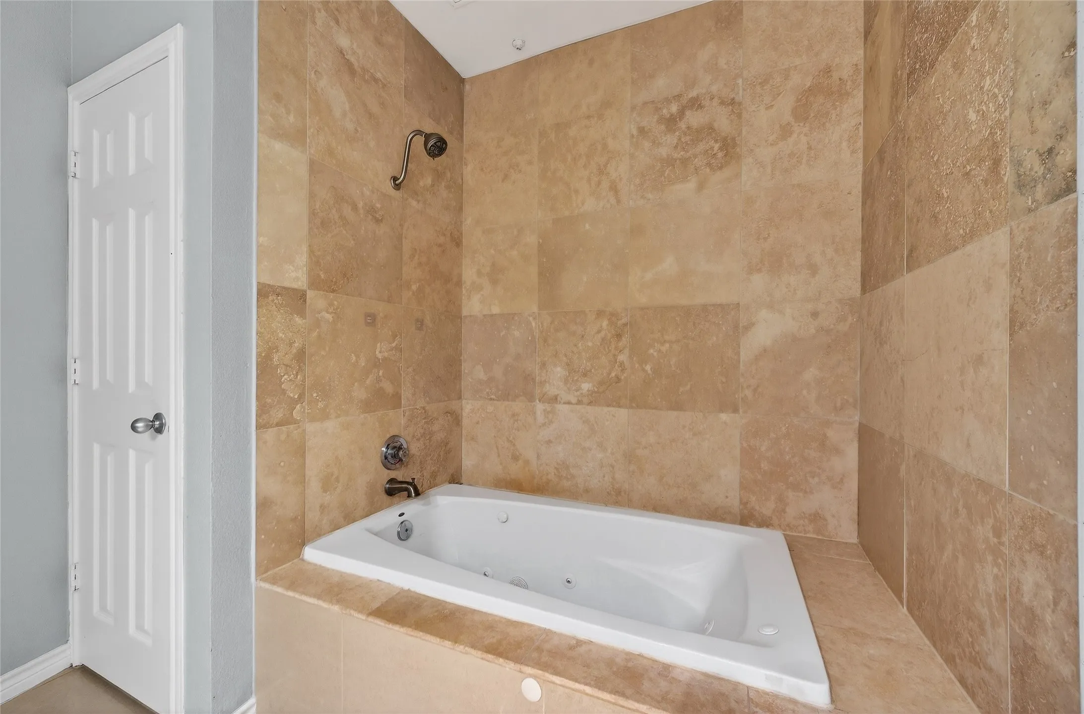 Condominium For Rent in Dallas County , 3102 Kings Road 1110, Dallas, Texas 75219, 2 Bedroom, 2 Bathroom, 1 Garage spaces, 948 Sqft, built in 2001, mls#21265137, Real Estate Agent in Dallas, Homes For Rent in Dallas county, Homes For Rent in Dallas, Realtor in Dallas Texas, Real Estate Brokerage Independent Realty Texas, Luminita Cordes Realtor