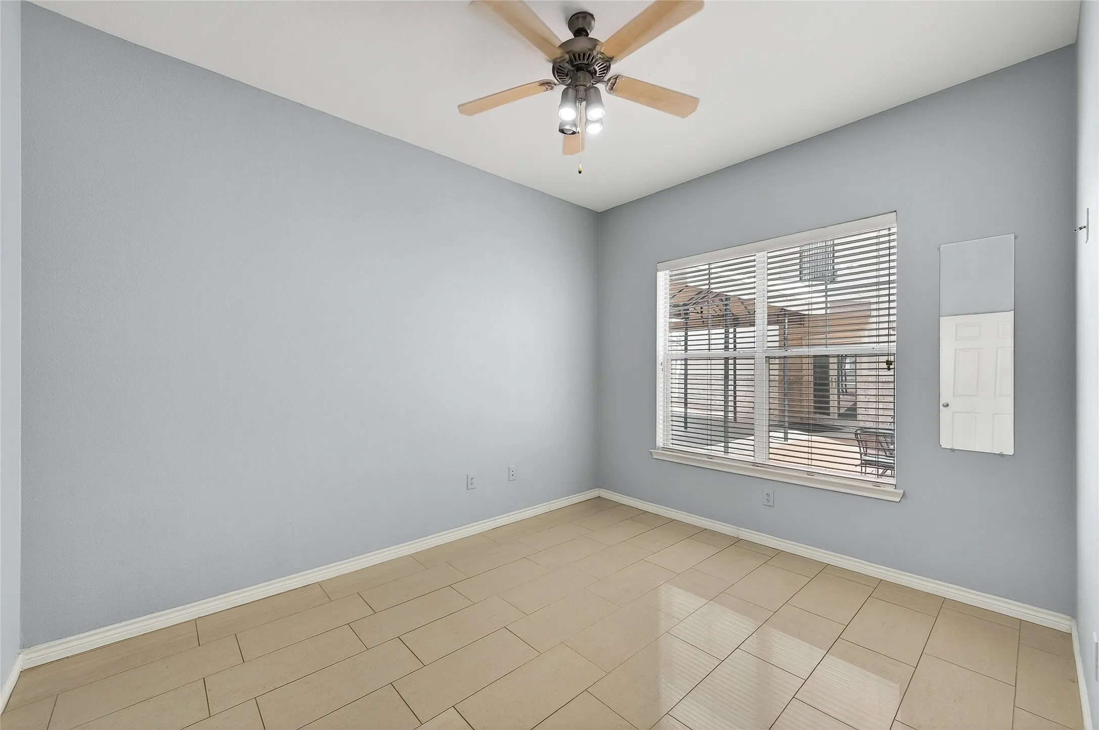 Condominium For Rent in Dallas County , 3102 Kings Road 1110, Dallas, Texas 75219, 2 Bedroom, 2 Bathroom, 1 Garage spaces, 948 Sqft, built in 2001, mls#21265137, Real Estate Agent in Dallas, Homes For Rent in Dallas county, Homes For Rent in Dallas, Realtor in Dallas Texas, Real Estate Brokerage Independent Realty Texas, Luminita Cordes Realtor