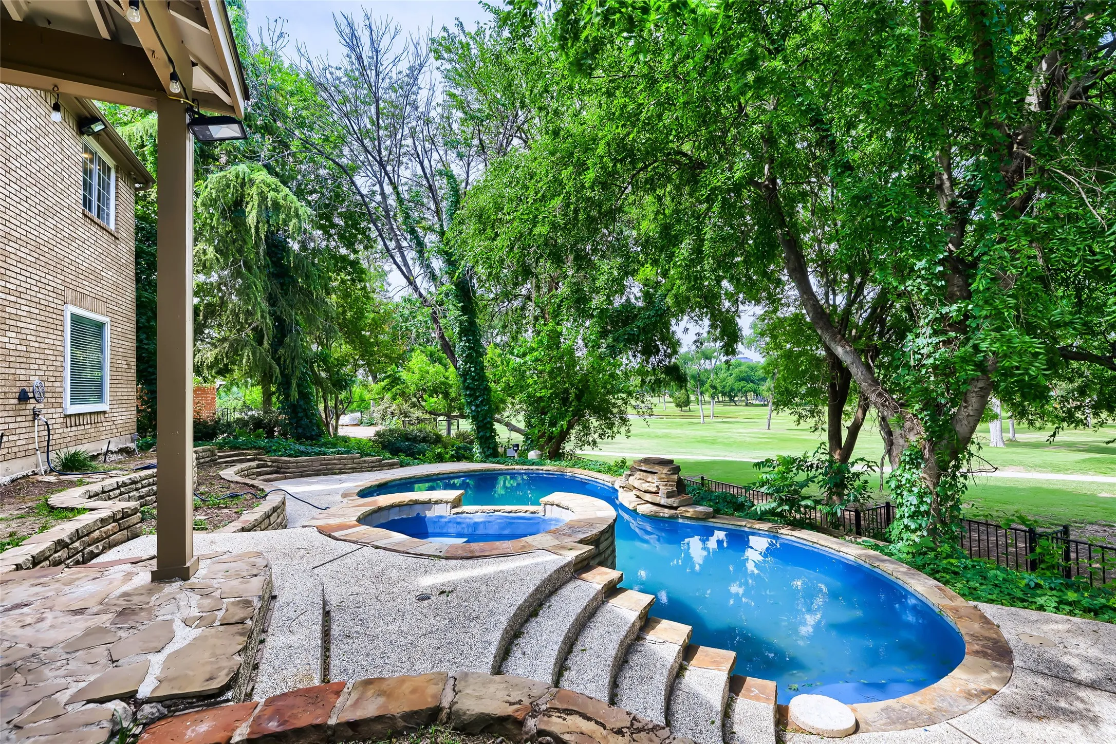 Single Family Residence For Sale in Collin County , 2803 Wyndham Lane, Richardson, Texas 75082, 4 Bedroom, 3 Bathroom, 2 Garage spaces, 3,564 Sqft, built in 1989, mls#21200346, Real Estate Agent in Richardson, Homes For Sale in Collin county, Homes For Sale in Richardson, Realtor in Richardson Texas, Real Estate Brokerage Independent Realty Texas, Luminita Cordes Realtor