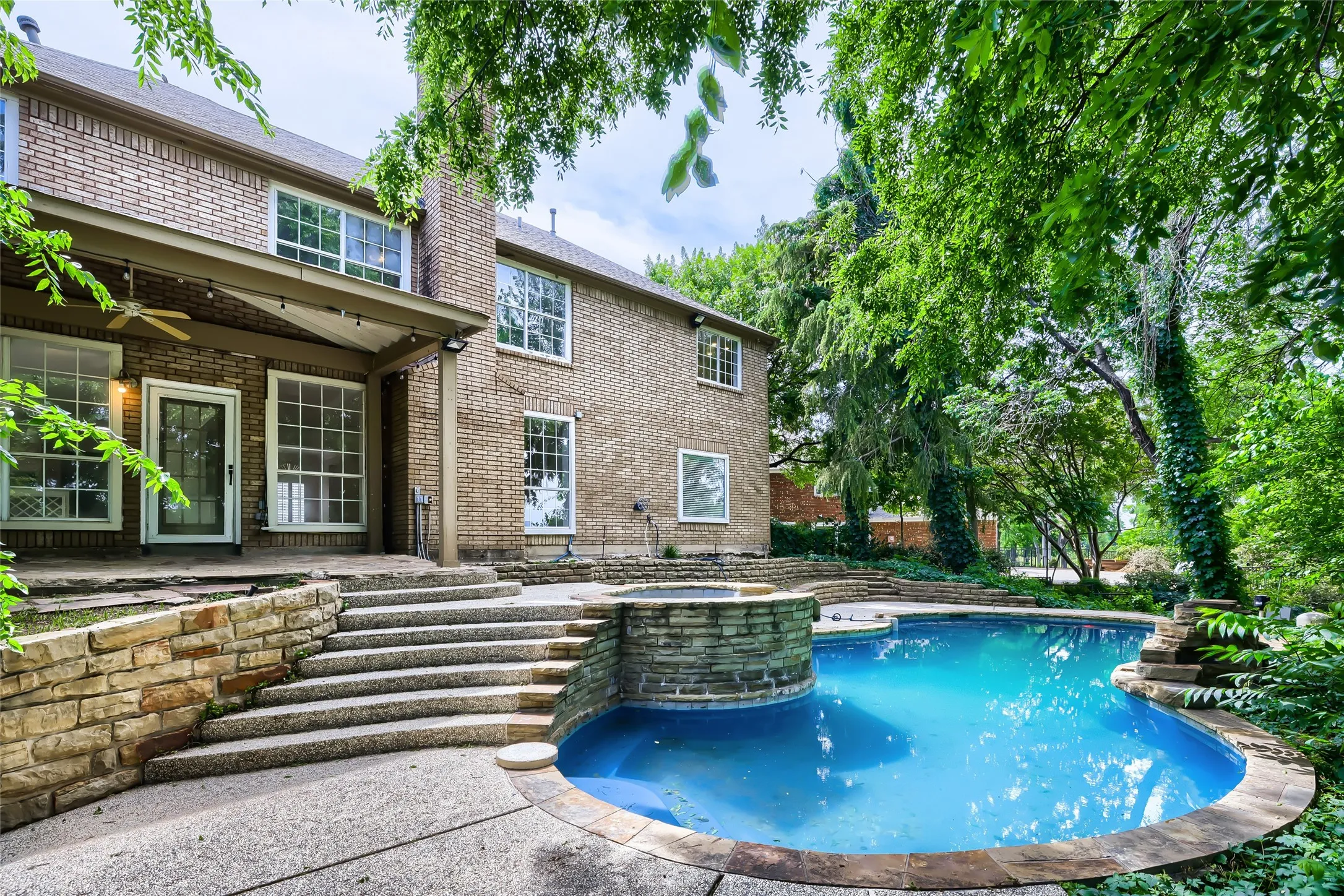 Single Family Residence For Sale in Collin County , 2803 Wyndham Lane, Richardson, Texas 75082, 4 Bedroom, 3 Bathroom, 2 Garage spaces, 3,564 Sqft, built in 1989, mls#21200346, Real Estate Agent in Richardson, Homes For Sale in Collin county, Homes For Sale in Richardson, Realtor in Richardson Texas, Real Estate Brokerage Independent Realty Texas, Luminita Cordes Realtor
