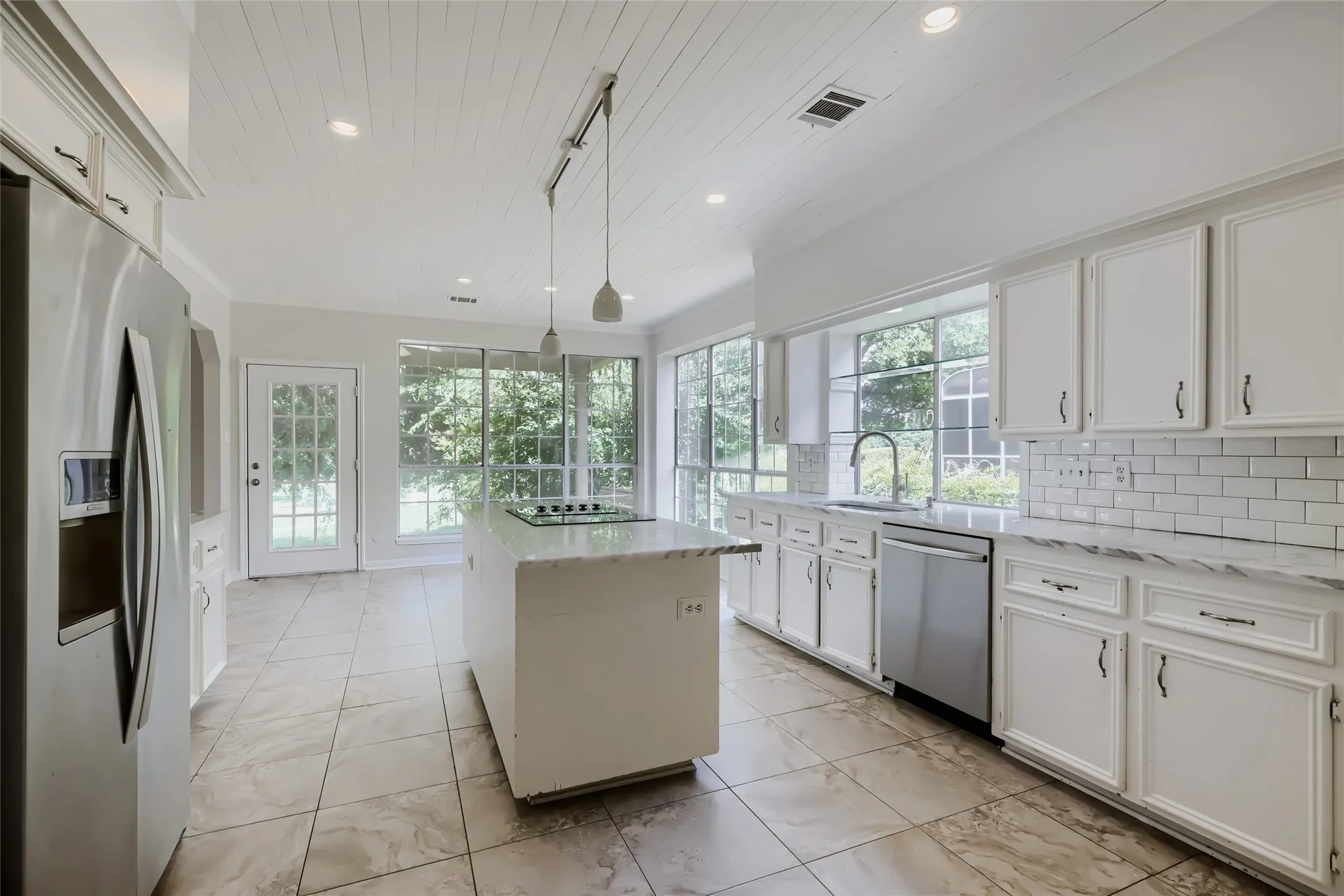 Single Family Residence For Sale in Collin County , 2803 Wyndham Lane, Richardson, Texas 75082, 4 Bedroom, 3 Bathroom, 2 Garage spaces, 3,564 Sqft, built in 1989, mls#21200346, Real Estate Agent in Richardson, Homes For Sale in Collin county, Homes For Sale in Richardson, Realtor in Richardson Texas, Real Estate Brokerage Independent Realty Texas, Luminita Cordes Realtor