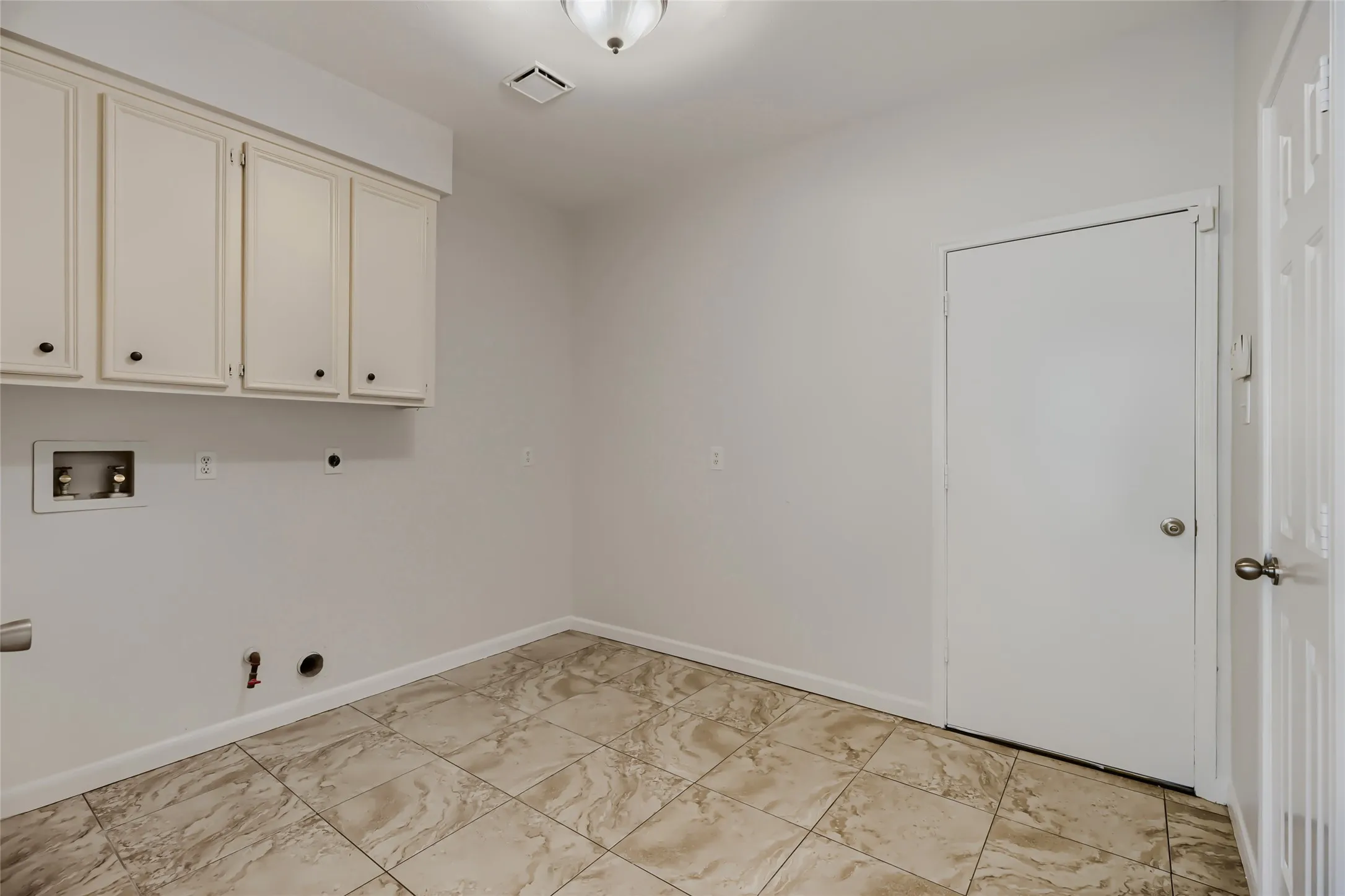 Single Family Residence For Sale in Collin County , 2803 Wyndham Lane, Richardson, Texas 75082, 4 Bedroom, 3 Bathroom, 2 Garage spaces, 3,564 Sqft, built in 1989, mls#21200346, Real Estate Agent in Richardson, Homes For Sale in Collin county, Homes For Sale in Richardson, Realtor in Richardson Texas, Real Estate Brokerage Independent Realty Texas, Luminita Cordes Realtor