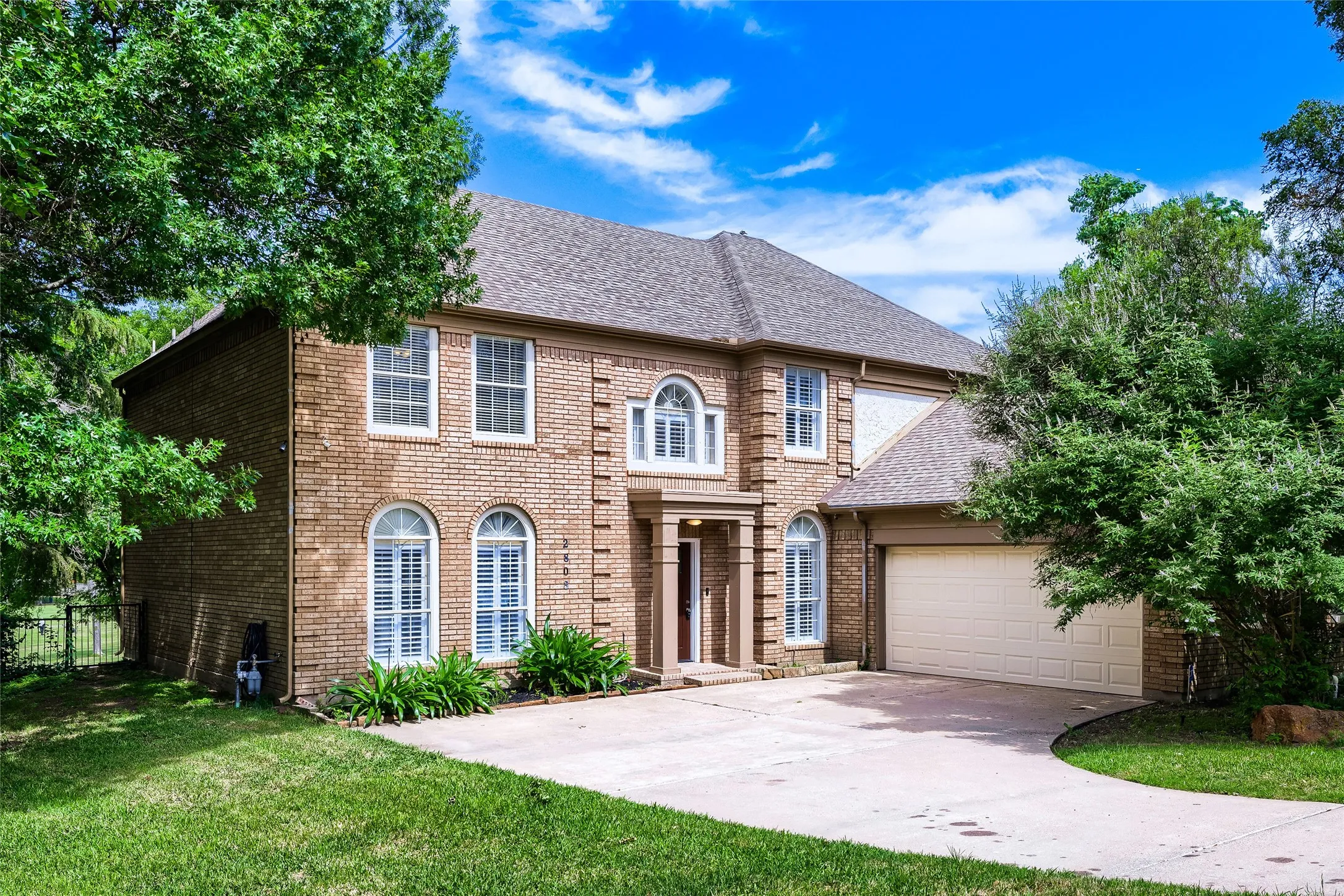 Single Family Residence For Sale in Collin County , 2803 Wyndham Lane, Richardson, Texas 75082, 4 Bedroom, 3 Bathroom, 2 Garage spaces, 3,564 Sqft, built in 1989, mls#21200346, Real Estate Agent in Richardson, Homes For Sale in Collin county, Homes For Sale in Richardson, Realtor in Richardson Texas, Real Estate Brokerage Independent Realty Texas, Luminita Cordes Realtor