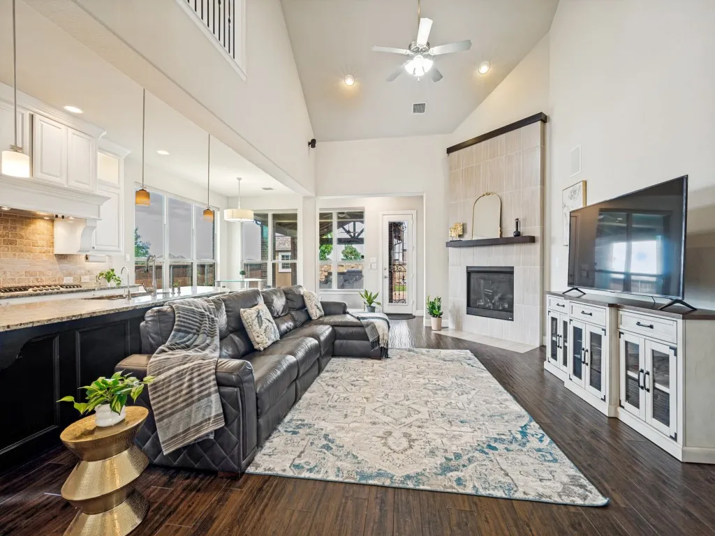Single Family Residence For Sale in Collin County , 12643 Burnt Prairie Lane, Frisco, Texas 75035, 4 Bedroom, 4 Bathroom, 2 Garage spaces, 3,356 Sqft, built in 2017, mls#21262699, Real Estate Agent in Frisco, Homes For Sale in Collin county, Homes For Sale in Frisco, Realtor in Frisco Texas, Real Estate Brokerage Independent Realty Texas, Luminita Cordes Realtor