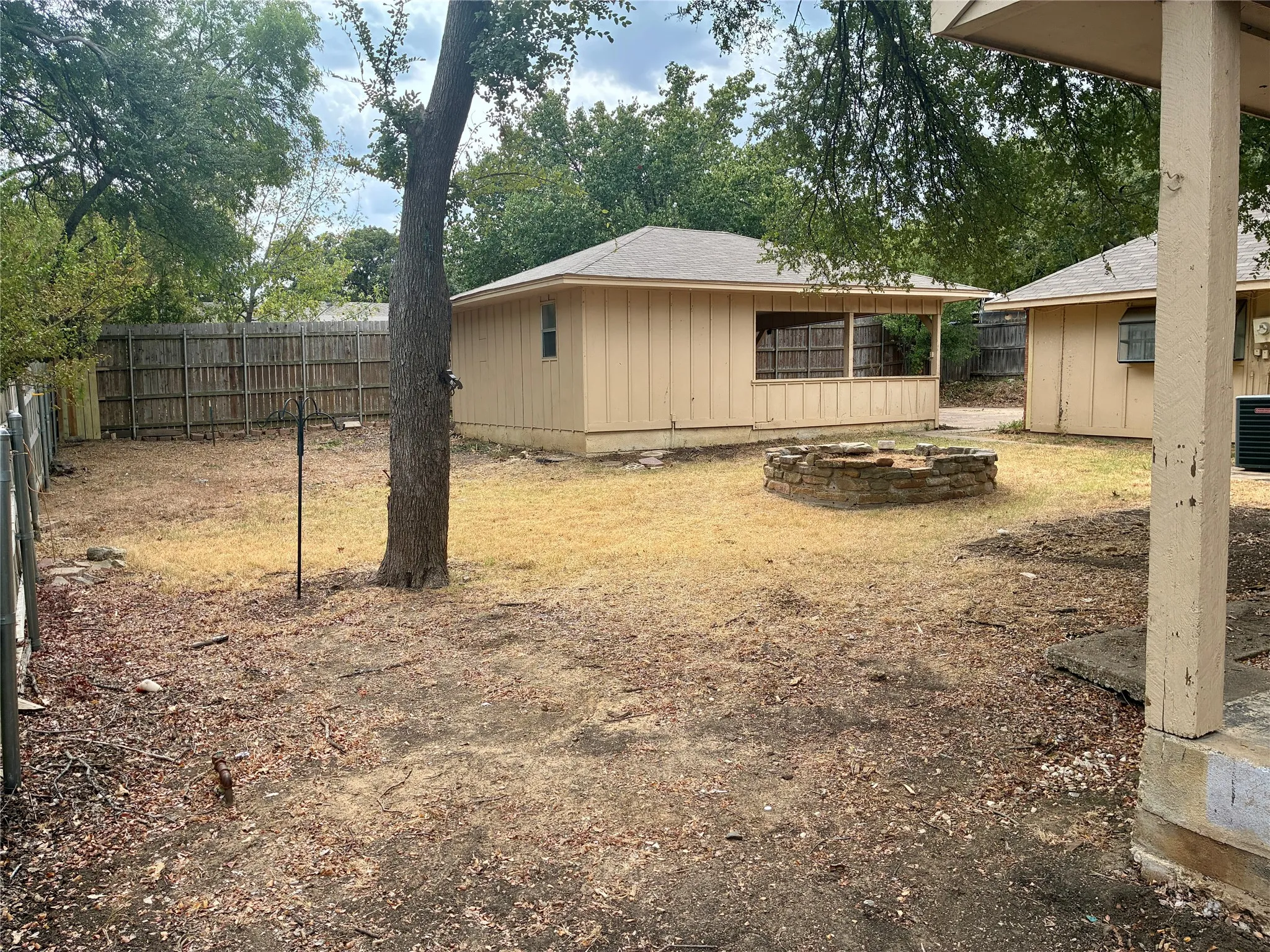 Single Family Residence For Rent in Denton County , 1416 Sandy Creek Drive, Denton, Texas 76205, 4 Bedroom, 2 Bathroom, Garage spaces, 2,108 Sqft, built in 1974, mls#21243172, Real Estate Agent in Denton, Homes For Rent in Denton county, Homes For Rent in Denton, Realtor in Denton Texas, Real Estate Brokerage Independent Realty Texas, Luminita Cordes Realtor