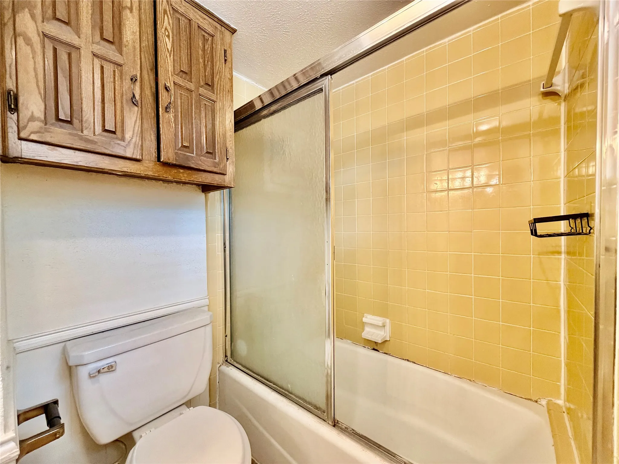 Single Family Residence For Rent in Denton County , 1416 Sandy Creek Drive, Denton, Texas 76205, 4 Bedroom, 2 Bathroom, Garage spaces, 2,108 Sqft, built in 1974, mls#21243172, Real Estate Agent in Denton, Homes For Rent in Denton county, Homes For Rent in Denton, Realtor in Denton Texas, Real Estate Brokerage Independent Realty Texas, Luminita Cordes Realtor