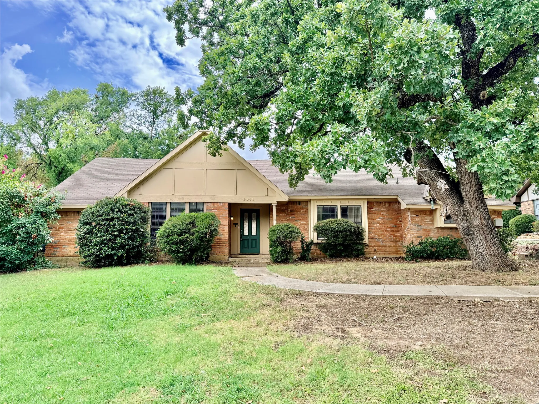 Single Family Residence For Rent in Denton County , 1416 Sandy Creek Drive, Denton, Texas 76205, 4 Bedroom, 2 Bathroom, Garage spaces, 2,108 Sqft, built in 1974, mls#21243172, Real Estate Agent in Denton, Homes For Rent in Denton county, Homes For Rent in Denton, Realtor in Denton Texas, Real Estate Brokerage Independent Realty Texas, Luminita Cordes Realtor